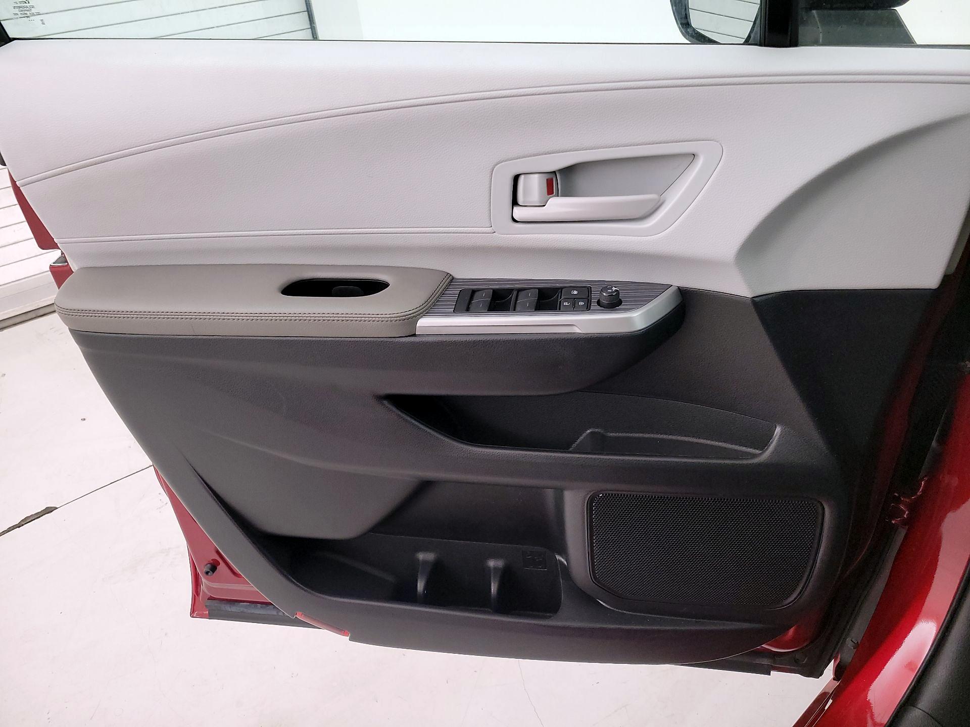 Thumbnail: 2025 Toyota Sienna - 12