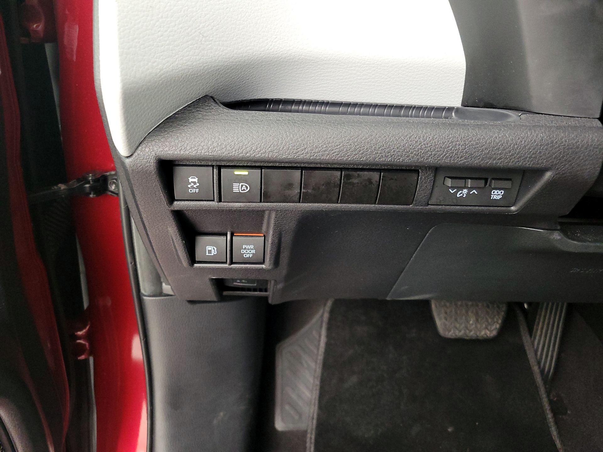Thumbnail: 2025 Toyota Sienna - 13