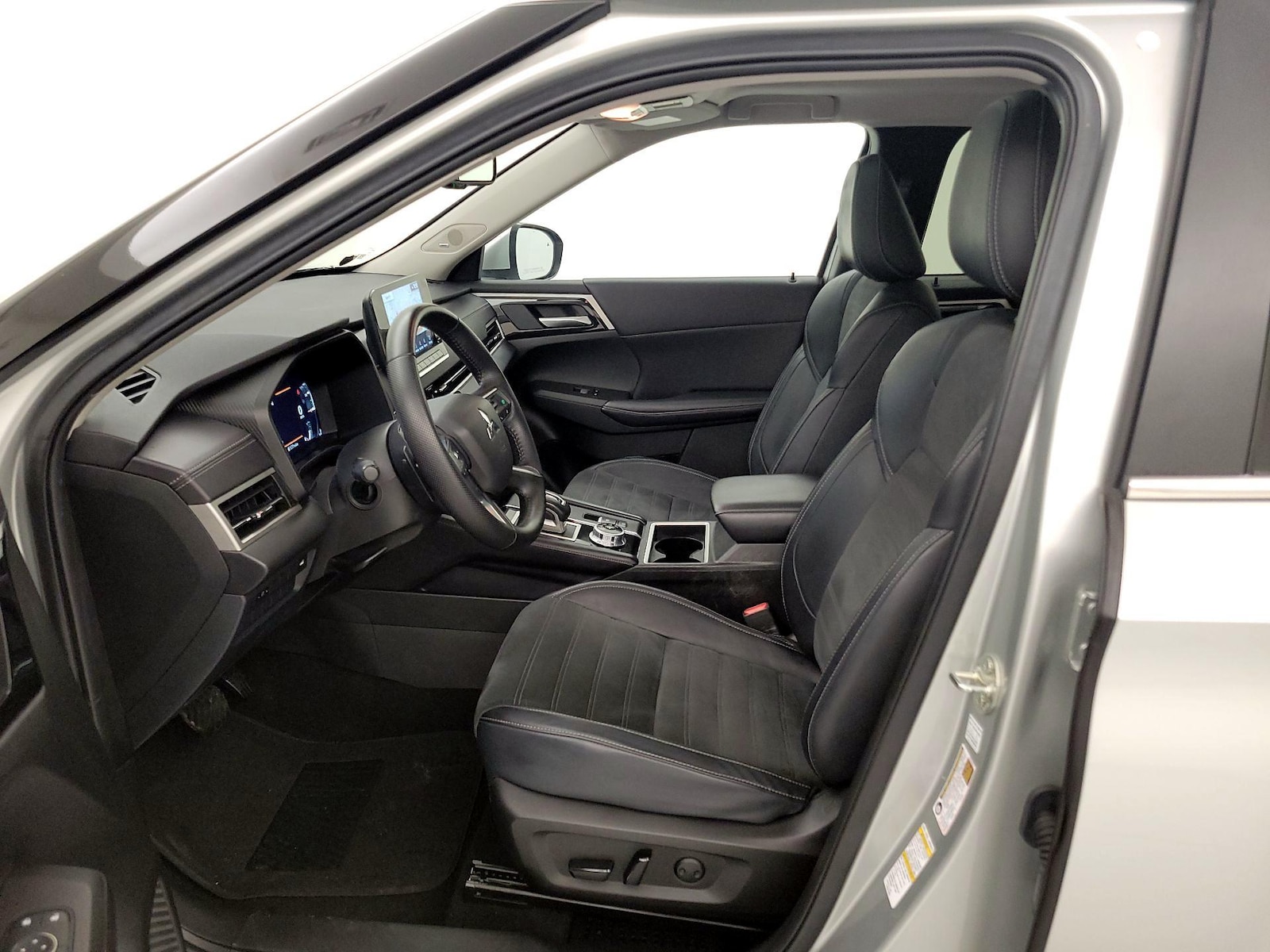 2024 Mitsubishi Outlander SE - Photo 12