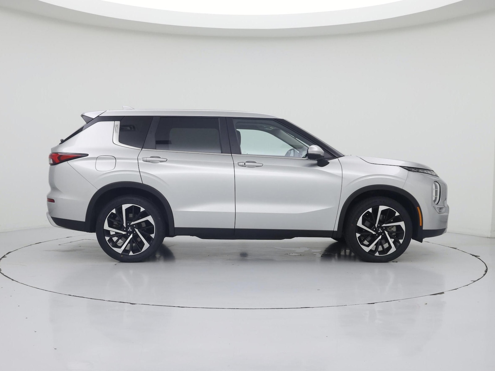 2024 Mitsubishi Outlander SE - Photo 8