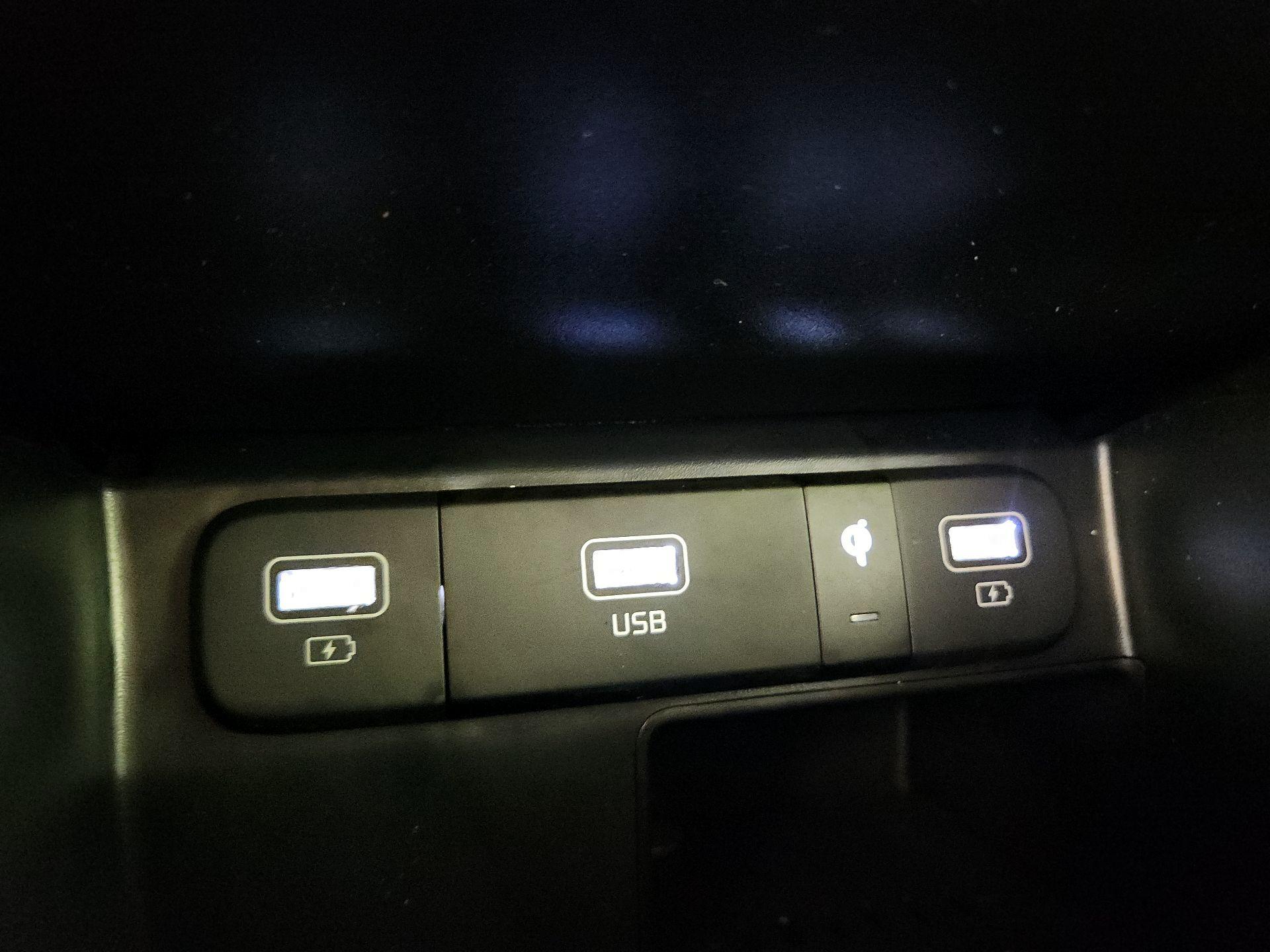 Thumbnail: 2023 Kia Sorento - 19