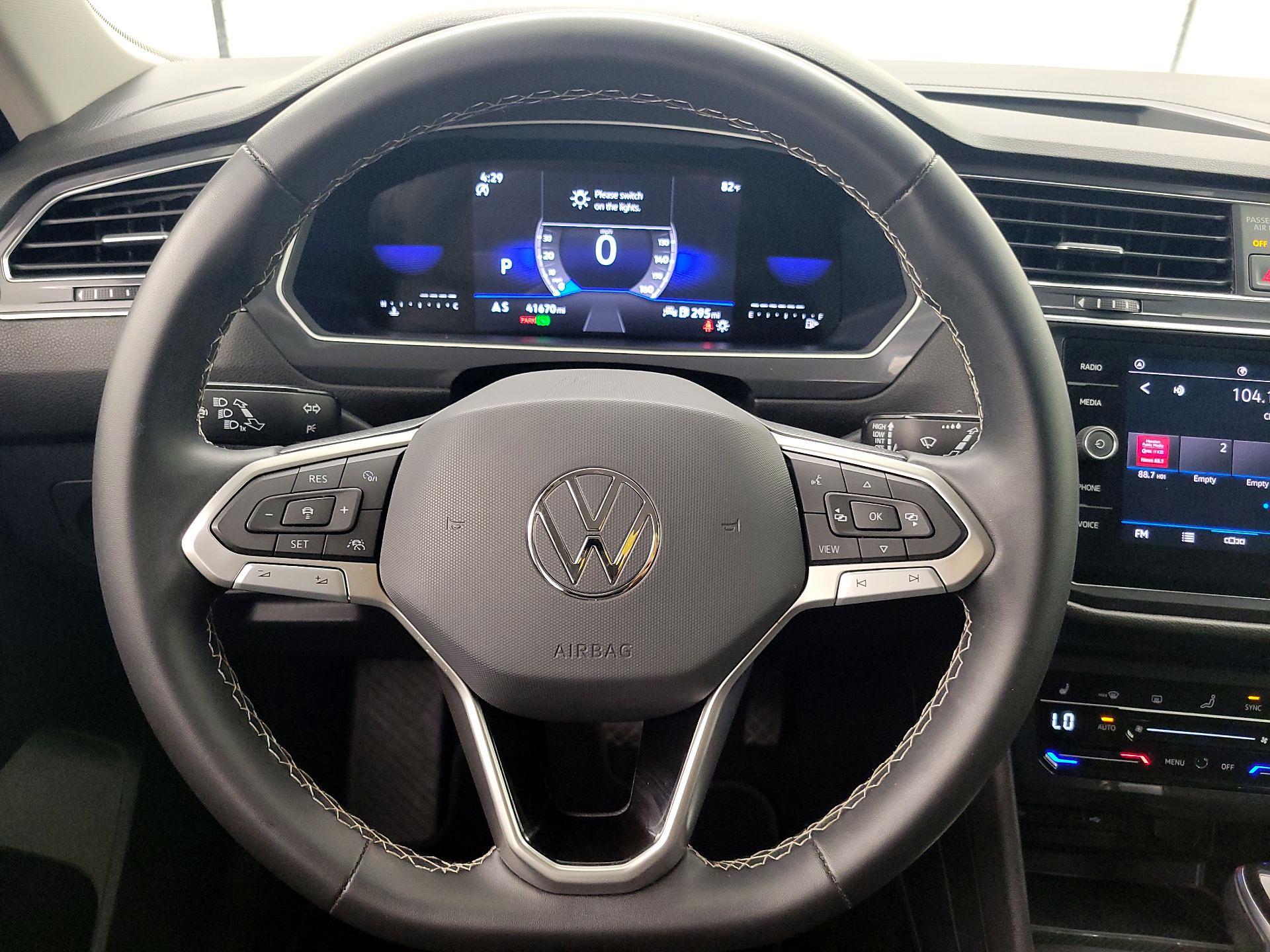Thumbnail: 2023 Volkswagen Tiguan - 10