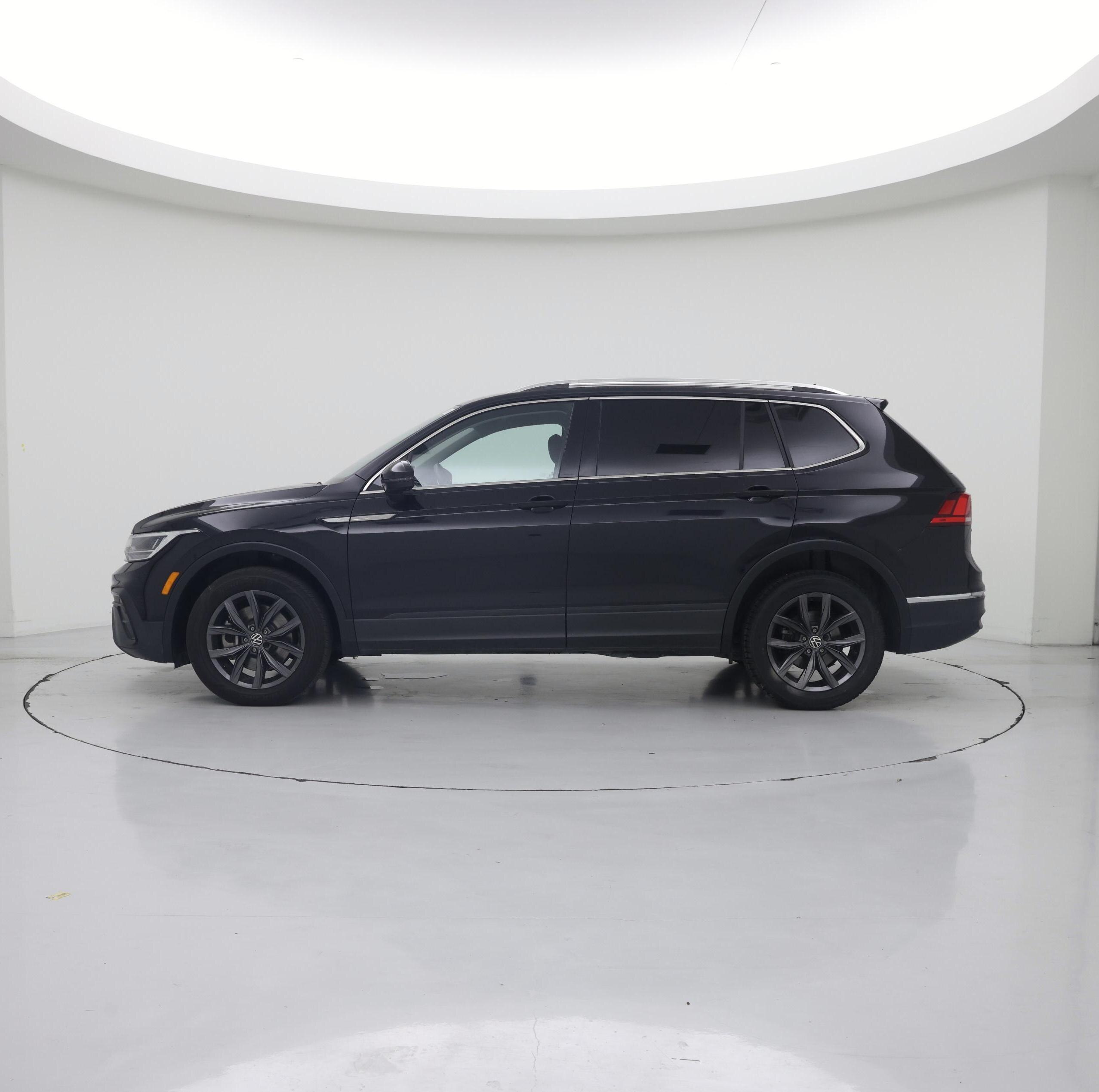 Thumbnail: 2023 Volkswagen Tiguan - 3
