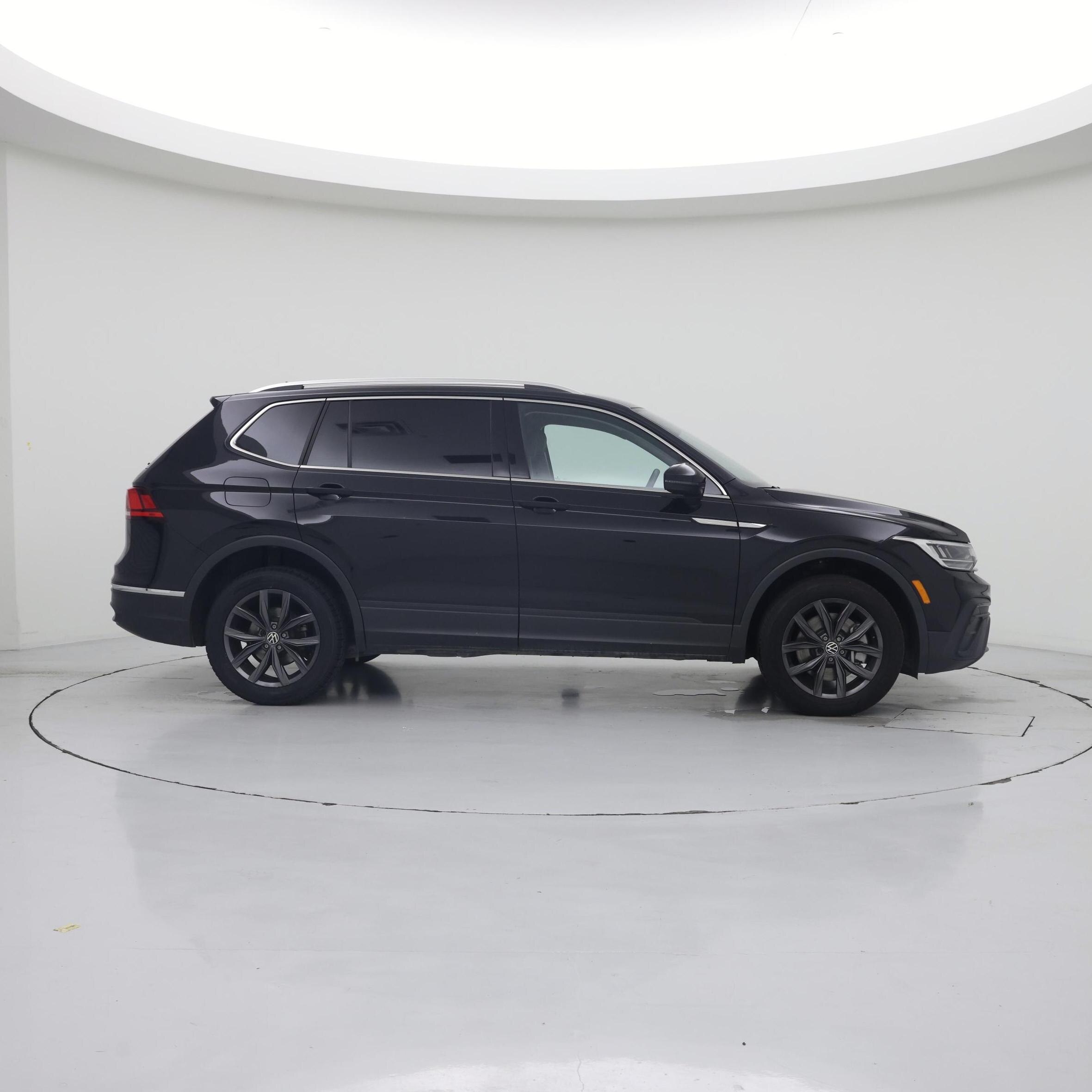 Thumbnail: 2023 Volkswagen Tiguan - 7