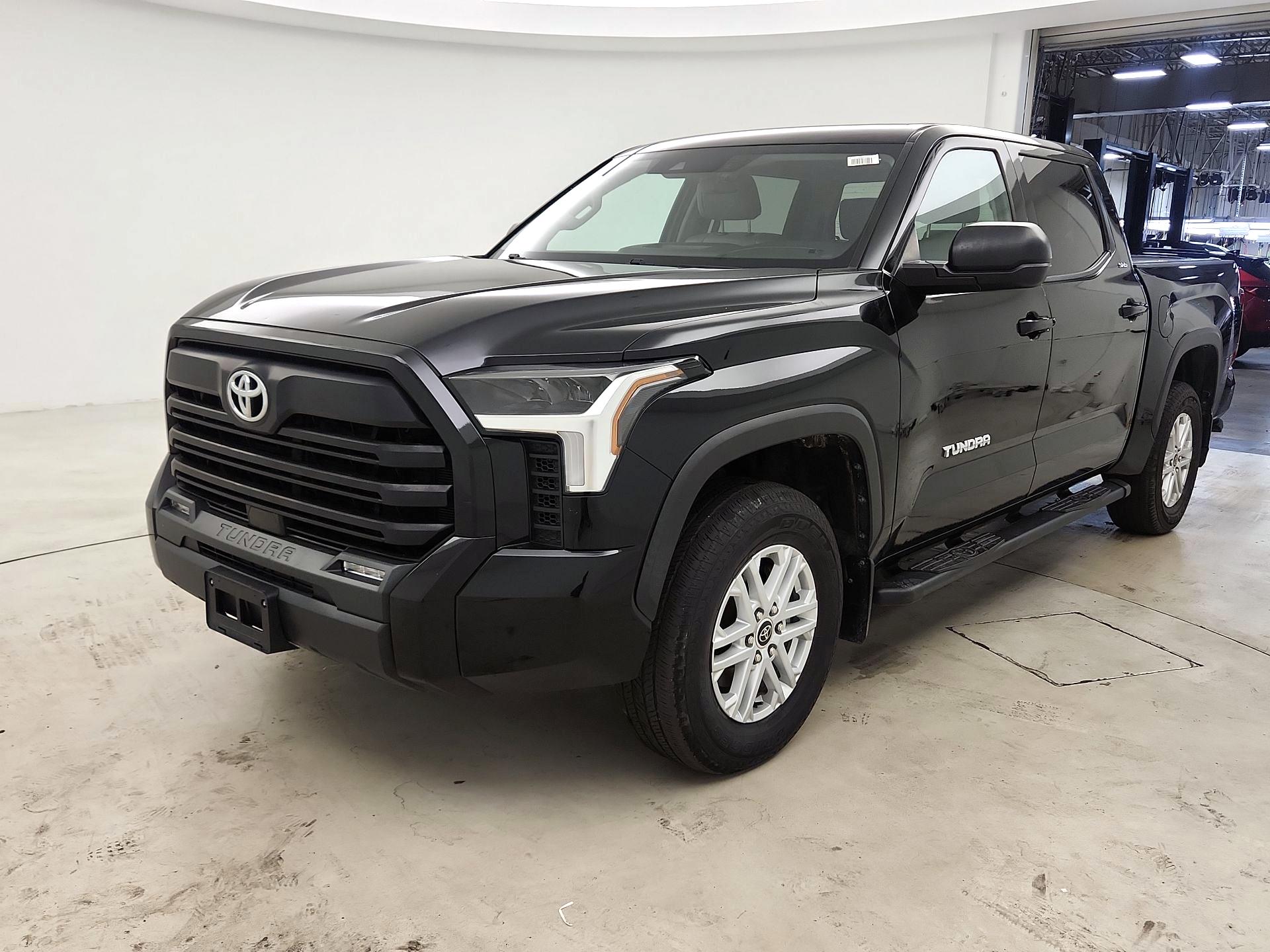 Thumbnail: 2024 Toyota Tundra - 3