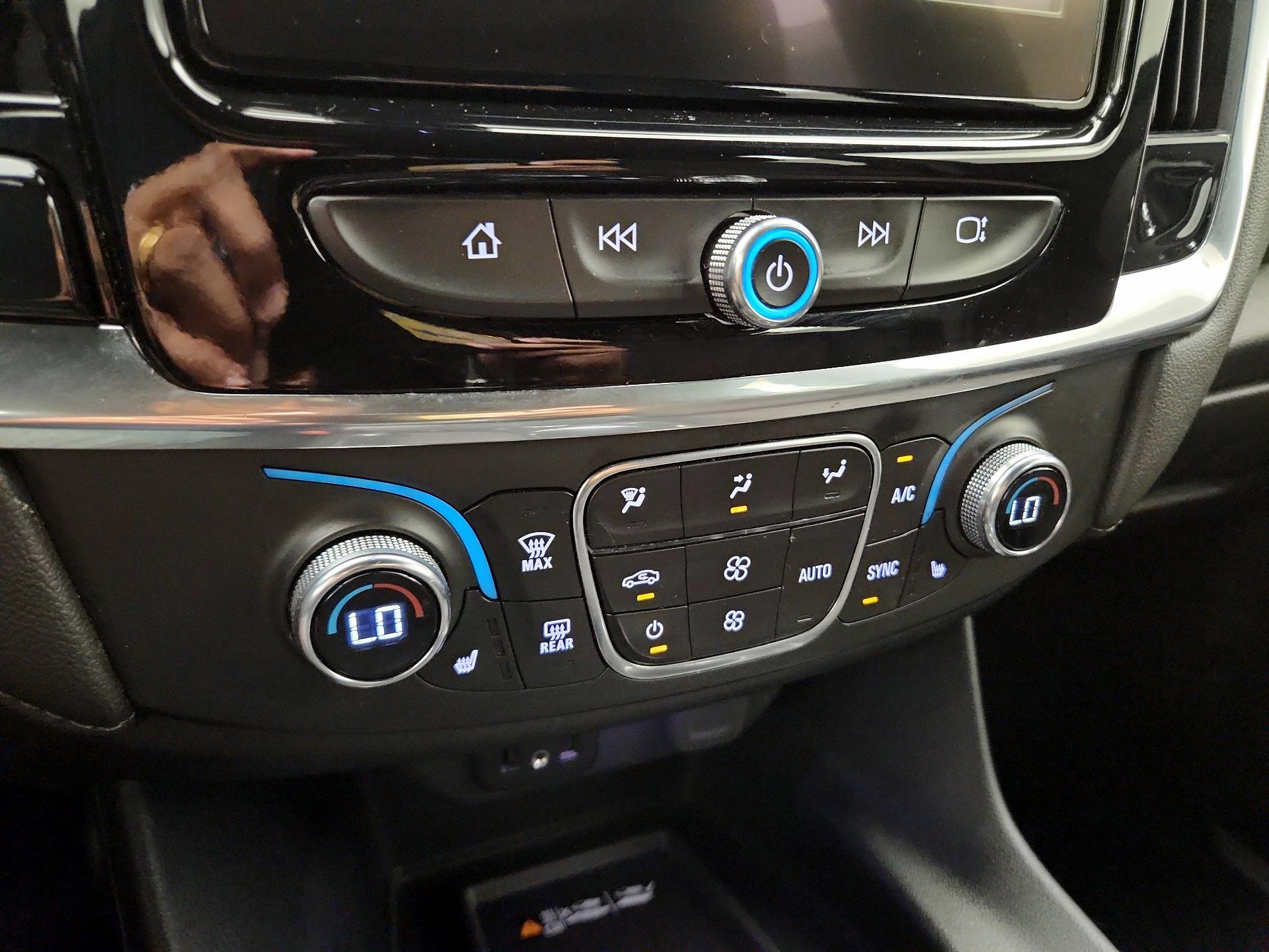 Thumbnail: 2023 Chevrolet Traverse - 16