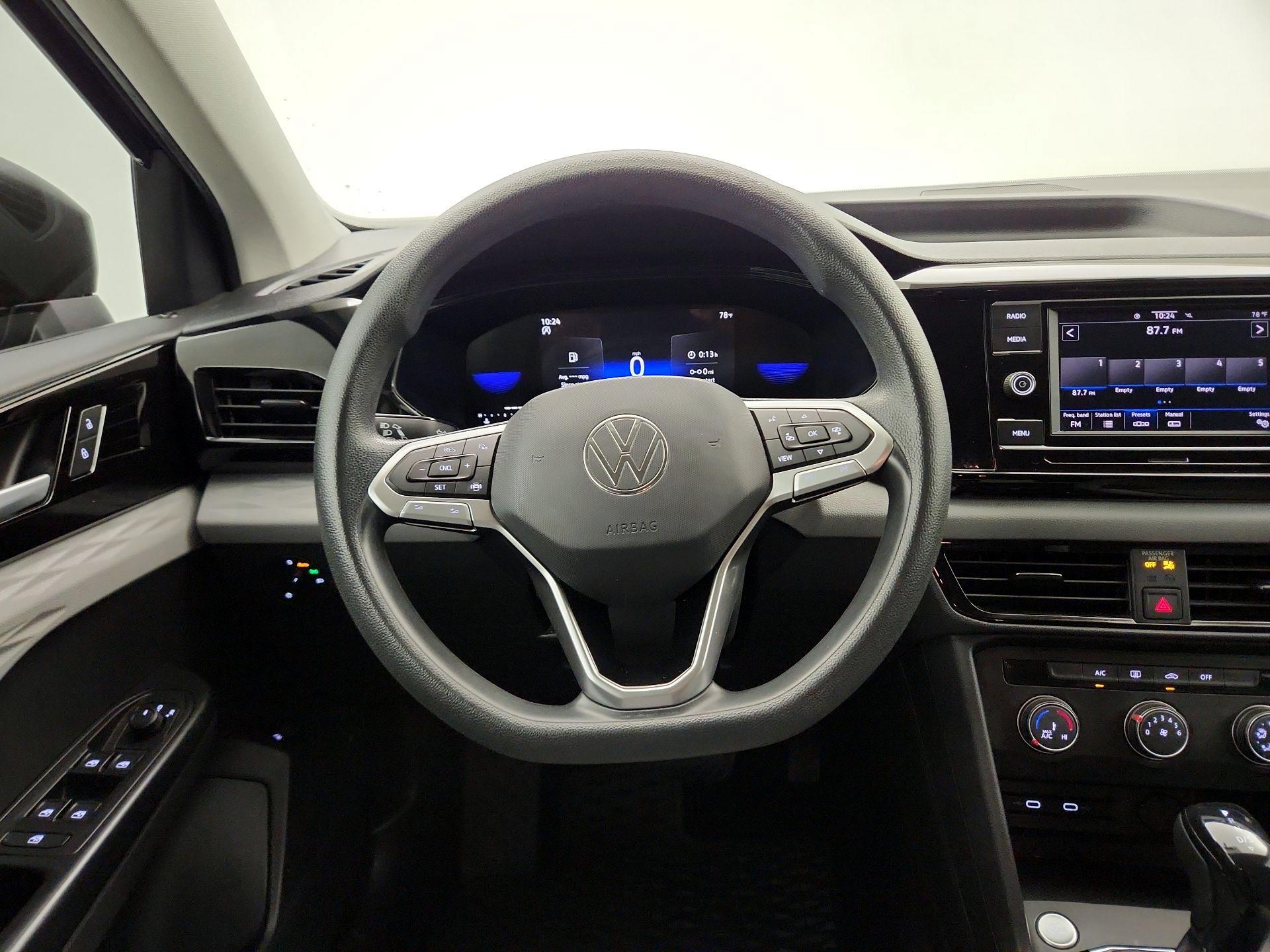 Thumbnail: 2022 Volkswagen Taos - 10