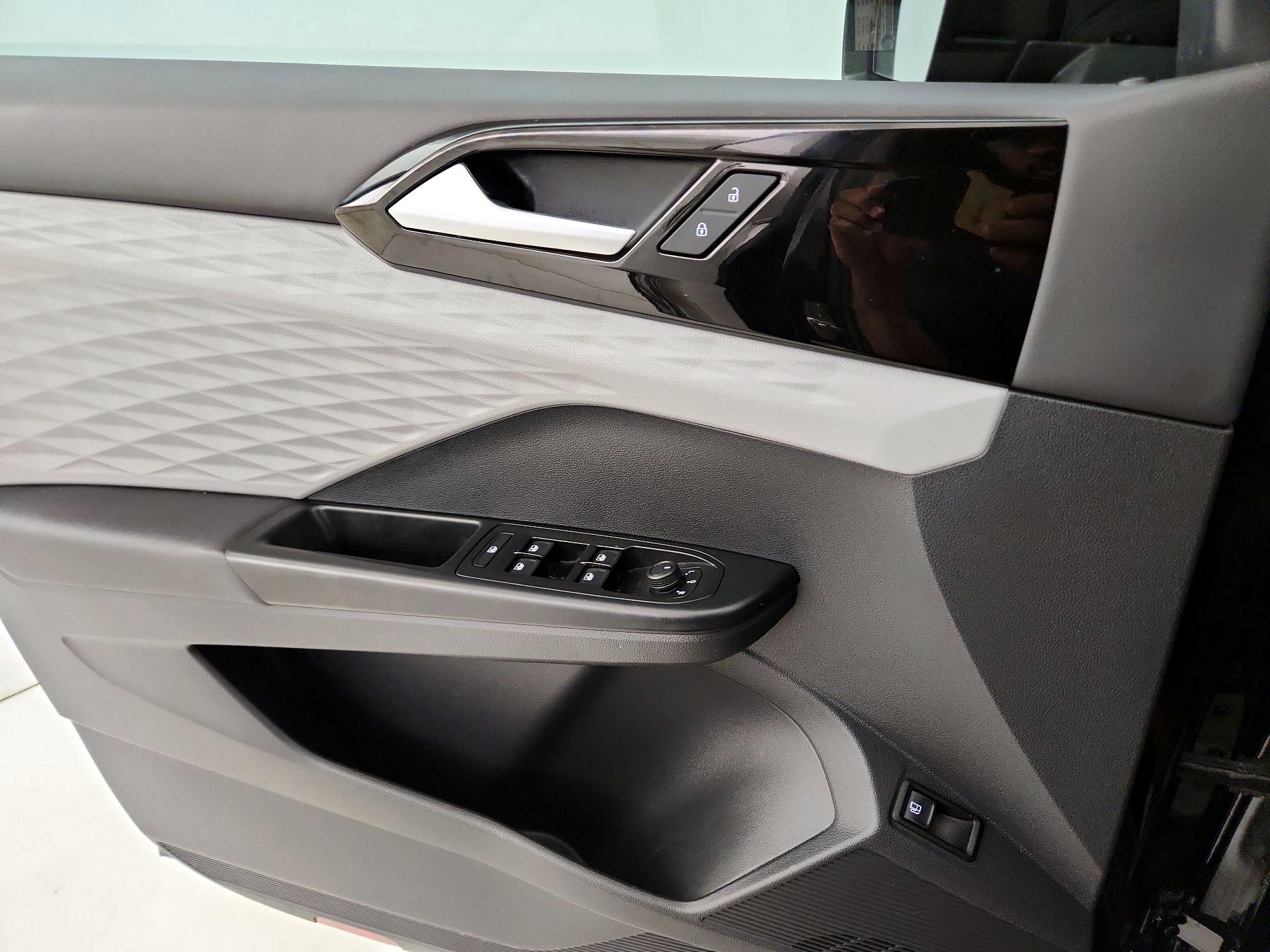 Thumbnail: 2022 Volkswagen Taos - 12