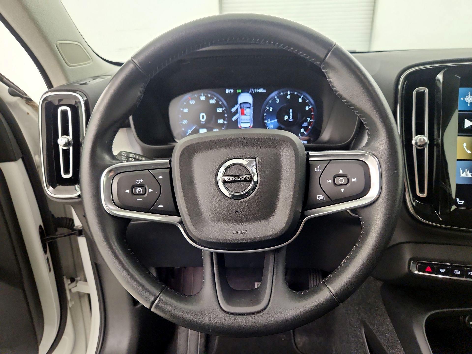 Thumbnail: 2021 Volvo XC40 - 10