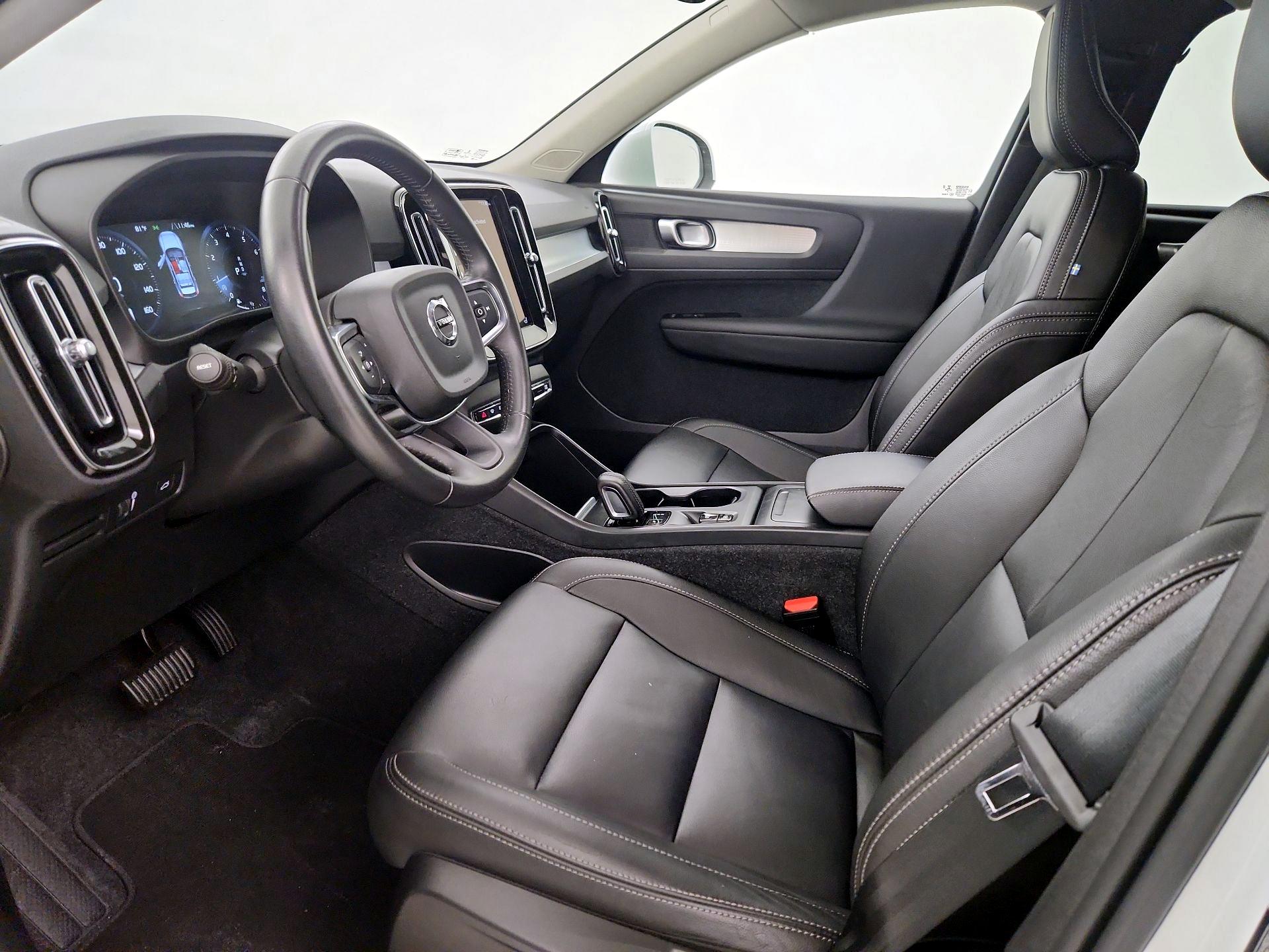 Thumbnail: 2021 Volvo XC40 - 11