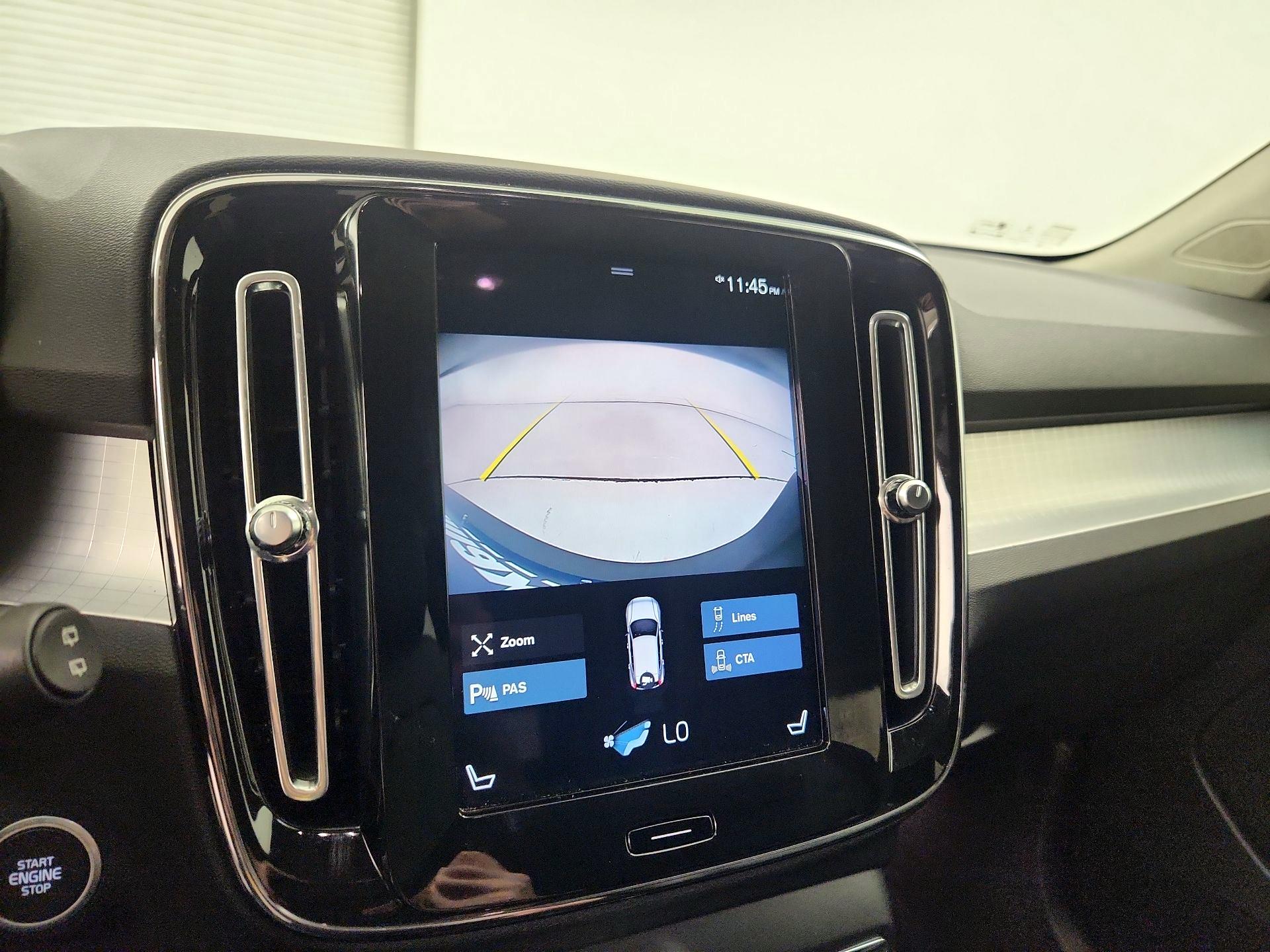 Thumbnail: 2021 Volvo XC40 - 14