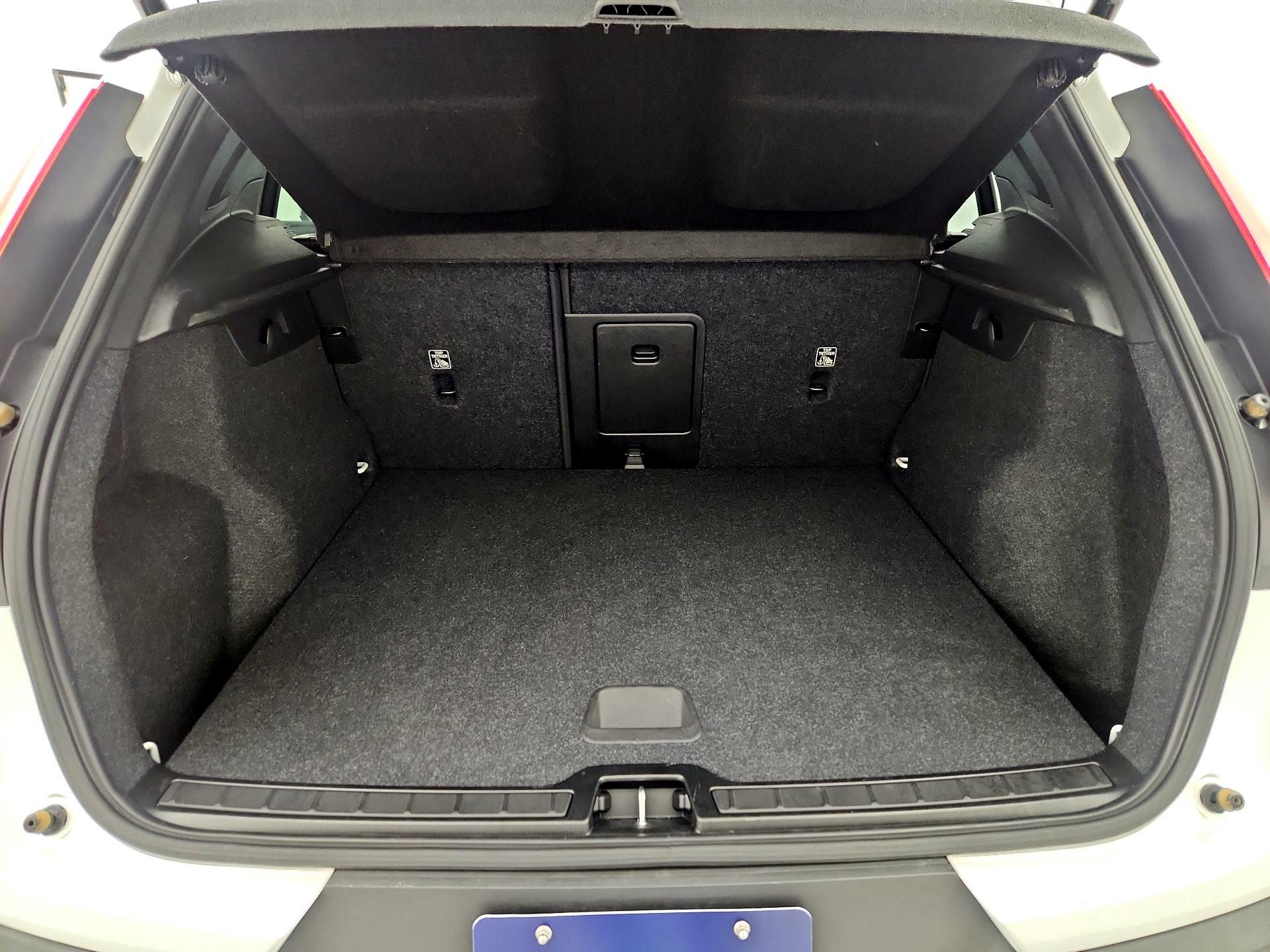 Thumbnail: 2021 Volvo XC40 - 20