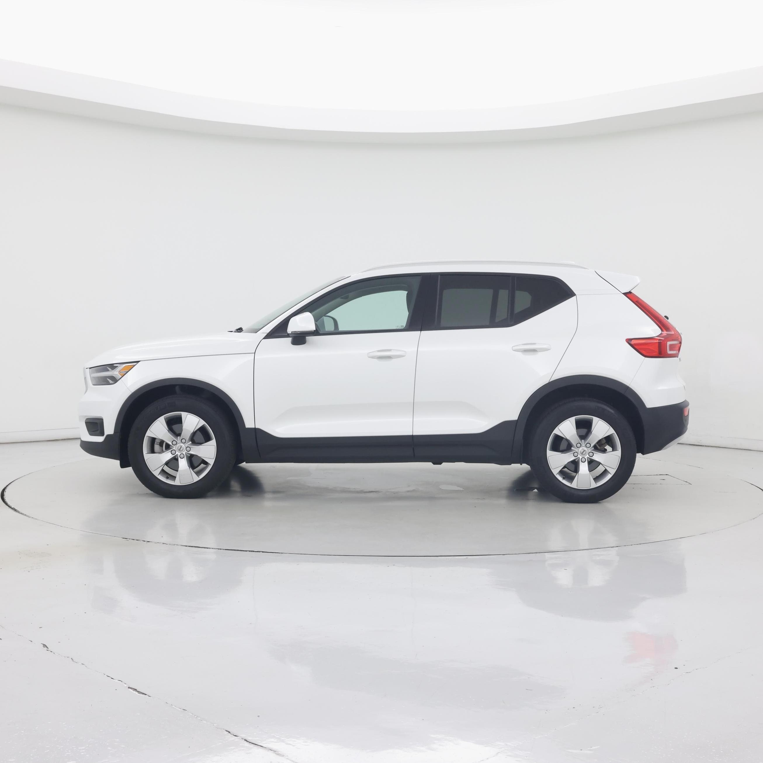 Thumbnail: 2021 Volvo XC40 - 3