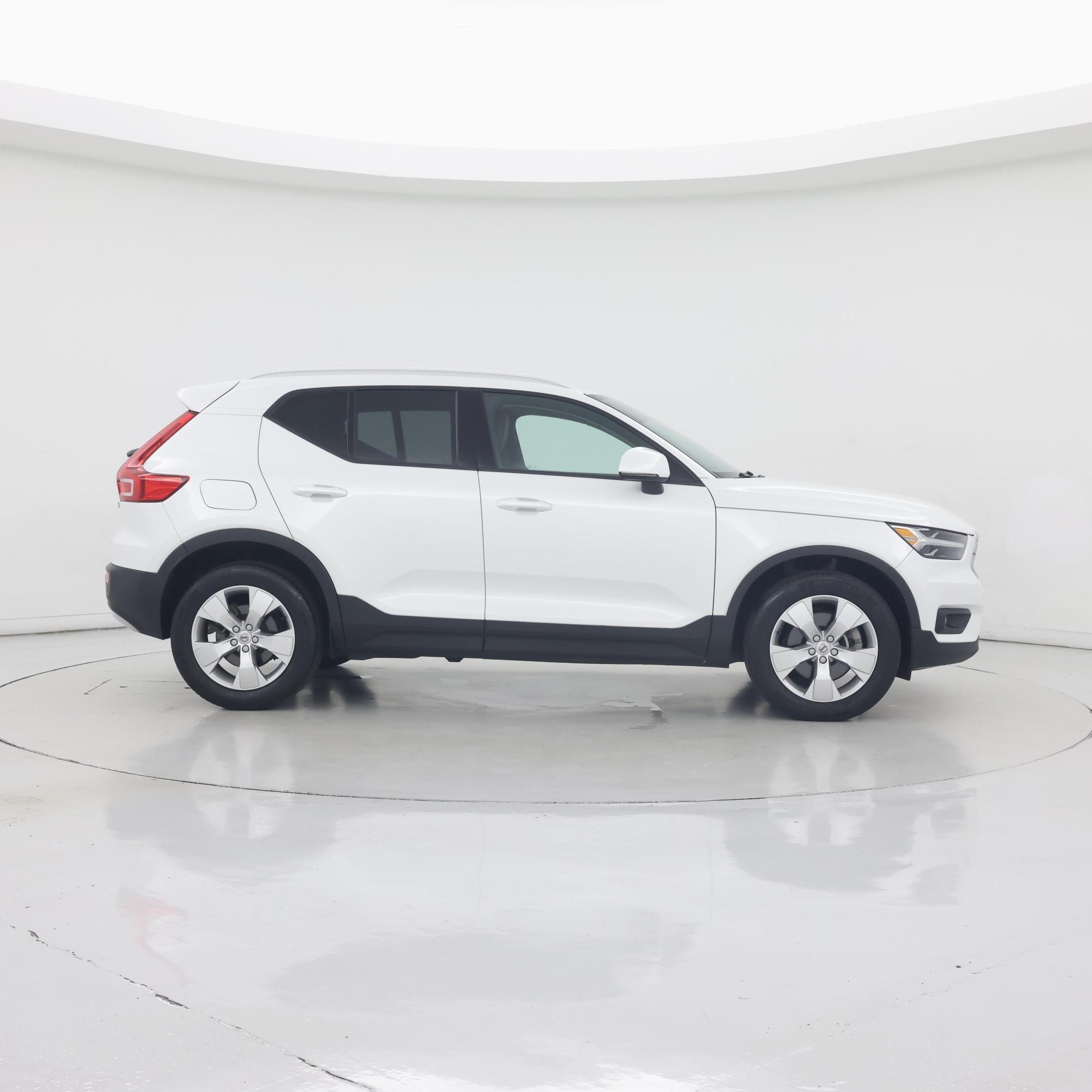 Thumbnail: 2021 Volvo XC40 - 7