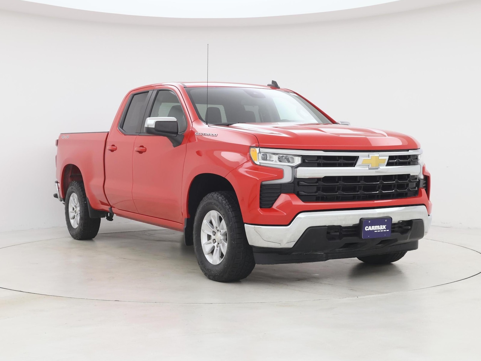 2022 Chevrolet Silverado 1500 LT - Photo 2