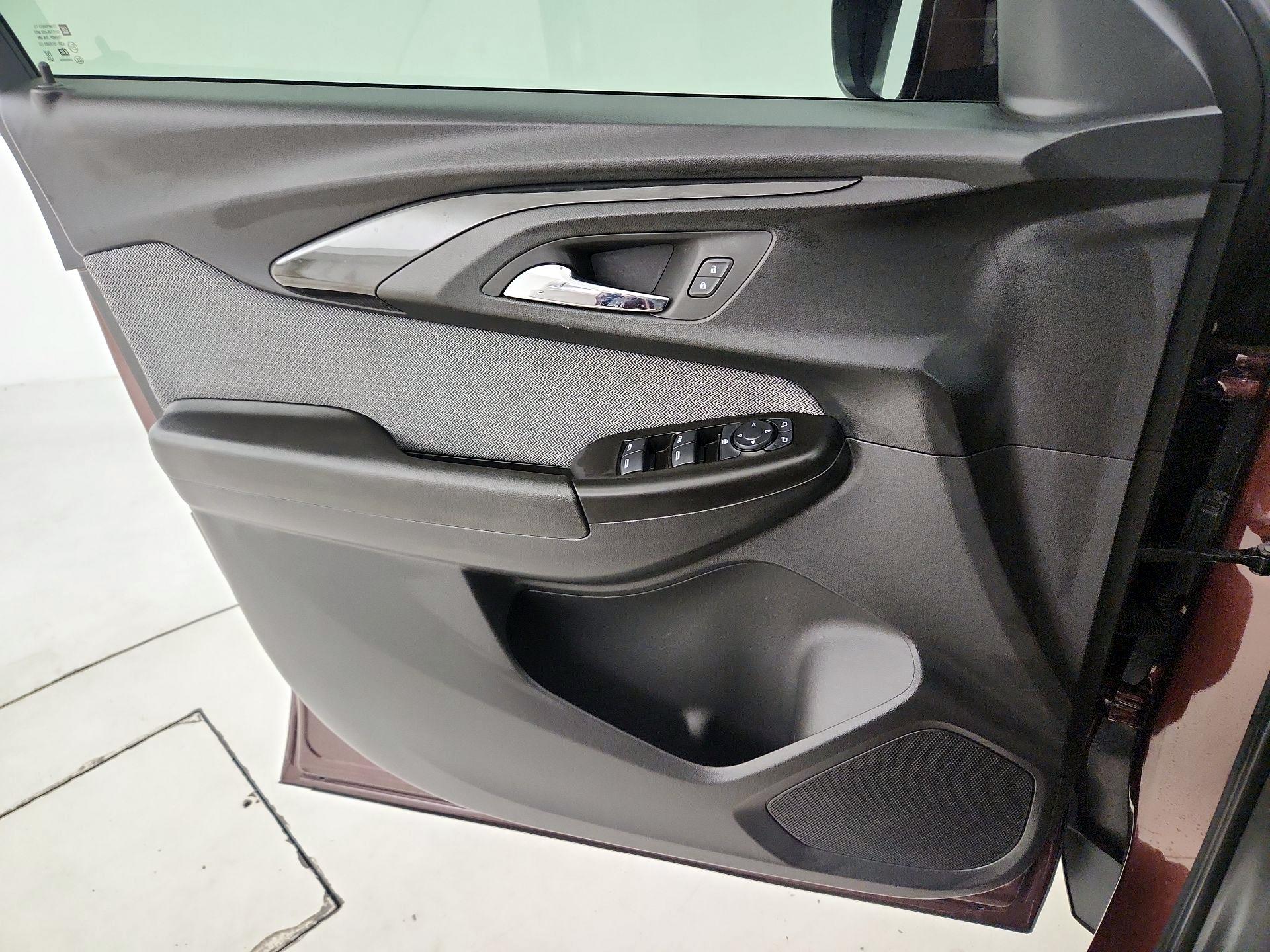 Thumbnail: 2023 Chevrolet TrailBlazer - 12