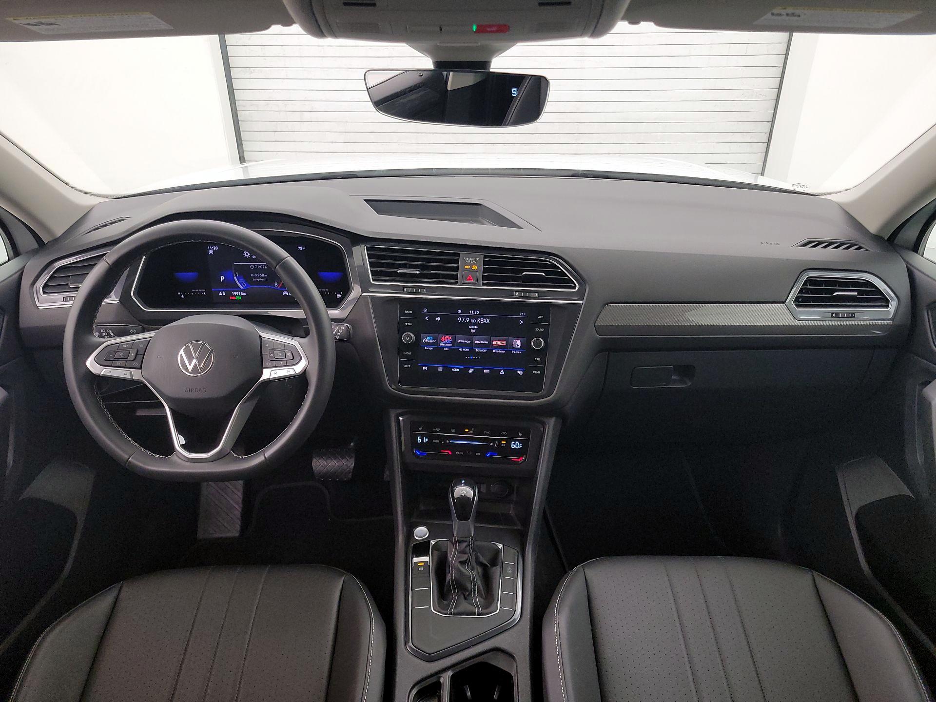 Thumbnail: 2023 Volkswagen Tiguan - 9