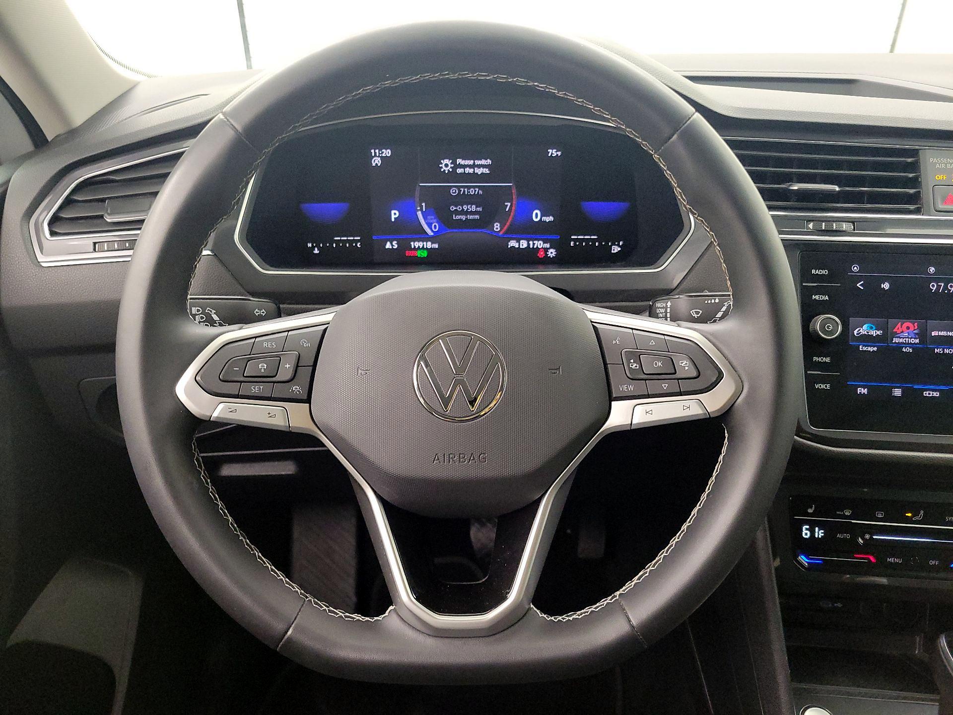 Thumbnail: 2023 Volkswagen Tiguan - 10