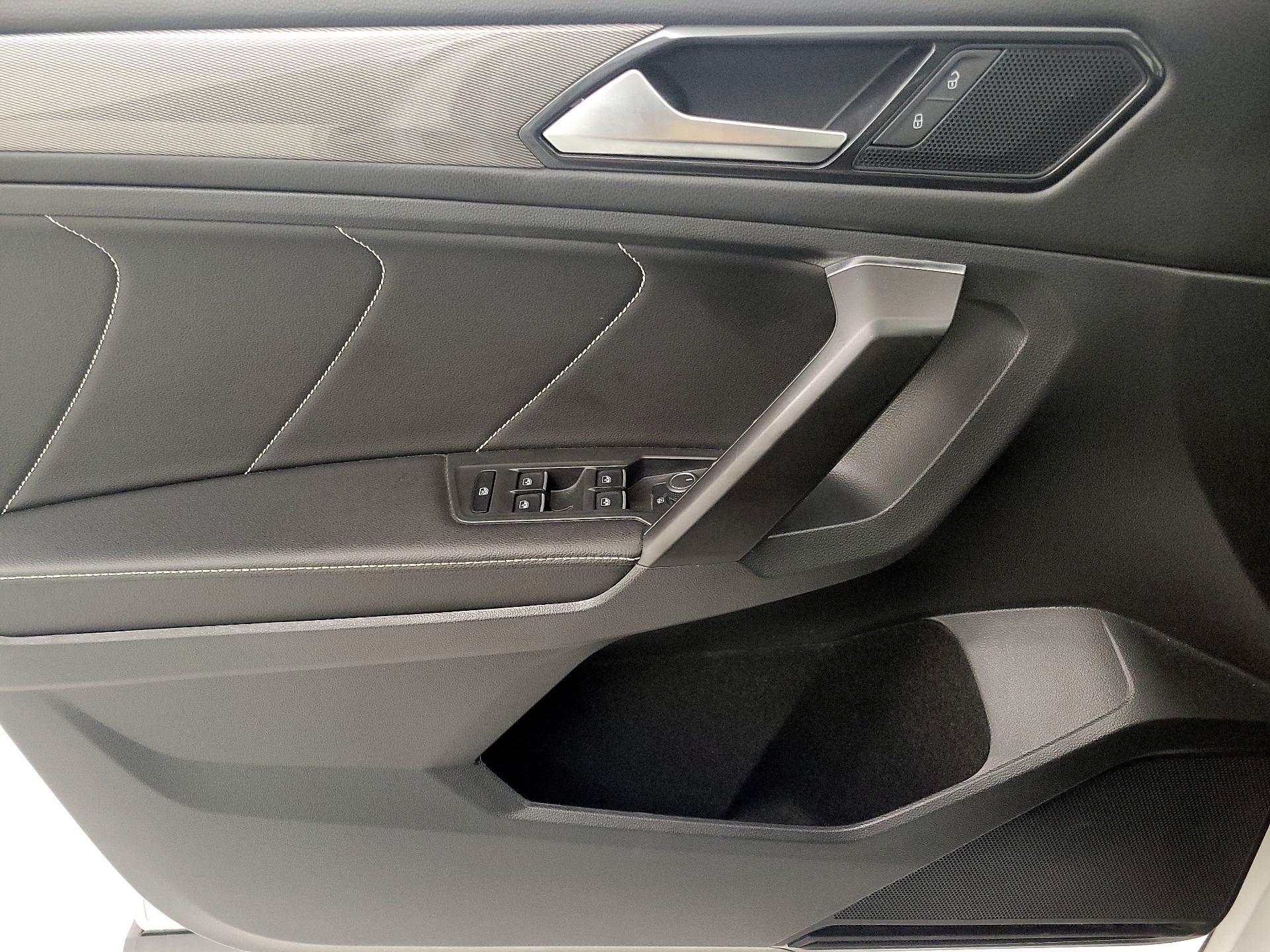 Thumbnail: 2023 Volkswagen Tiguan - 12