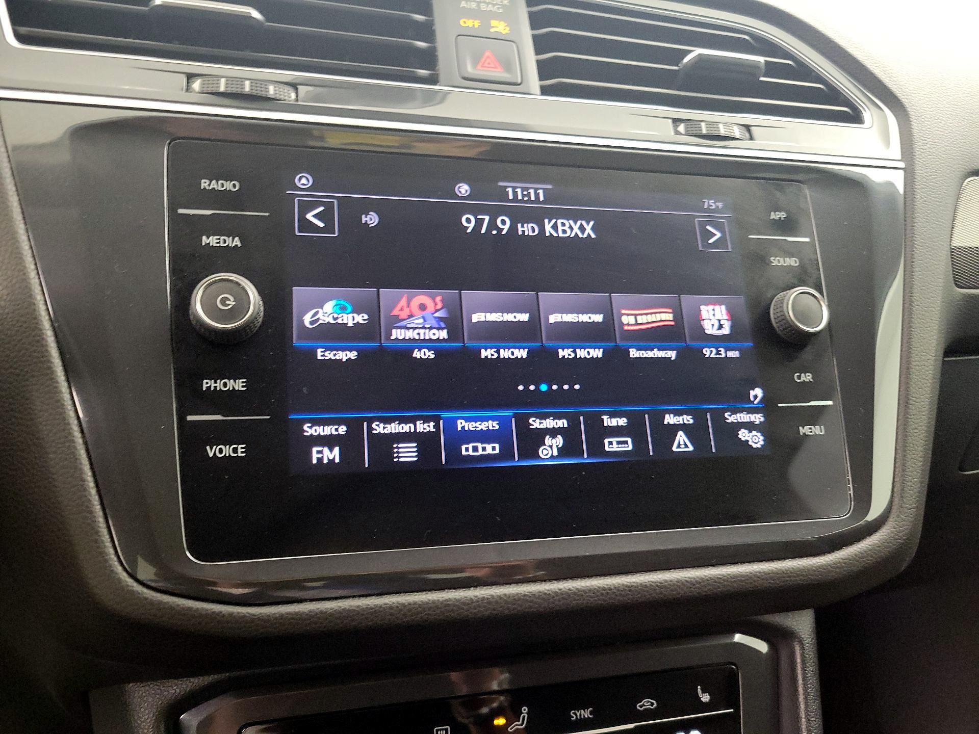 Thumbnail: 2023 Volkswagen Tiguan - 15