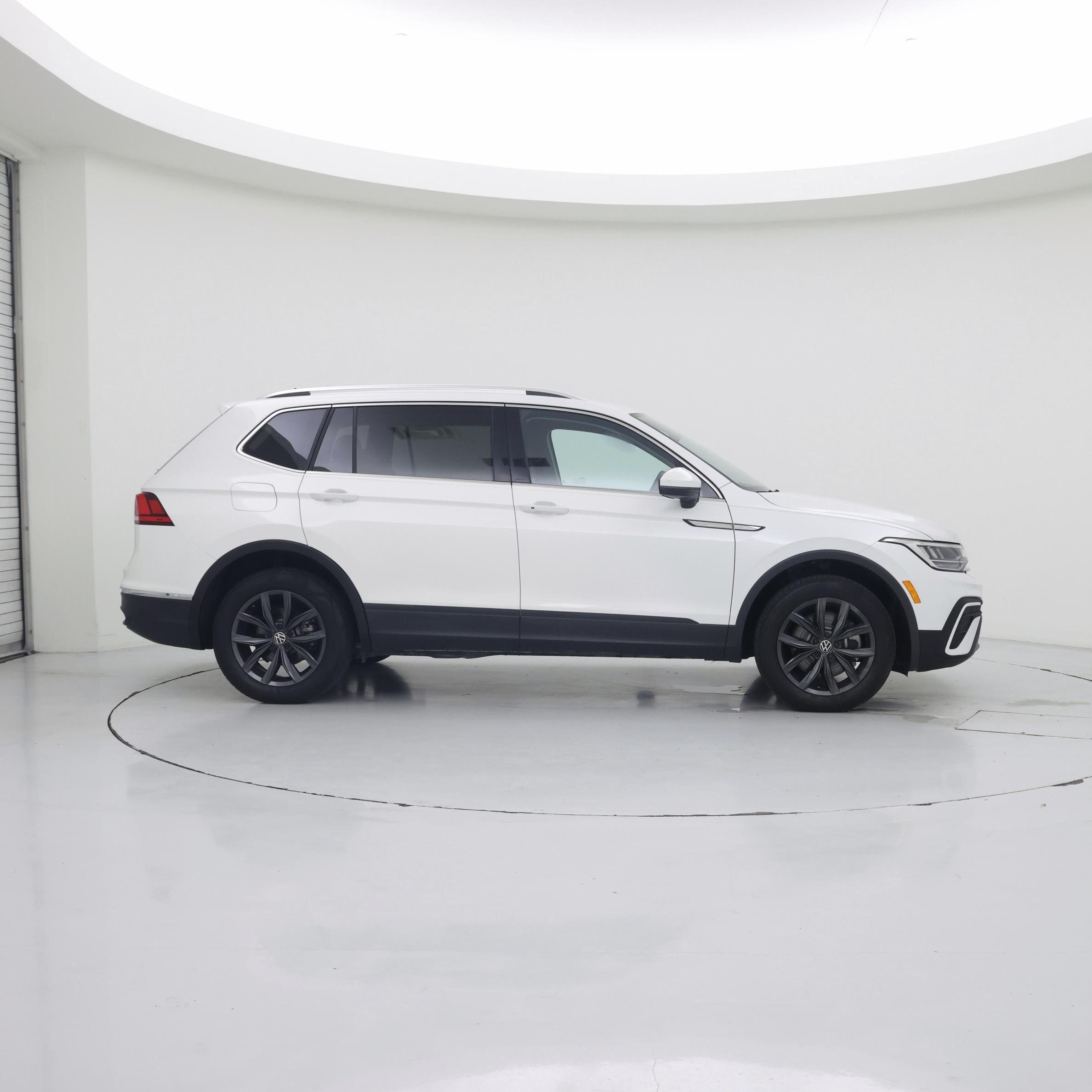 Thumbnail: 2023 Volkswagen Tiguan - 7