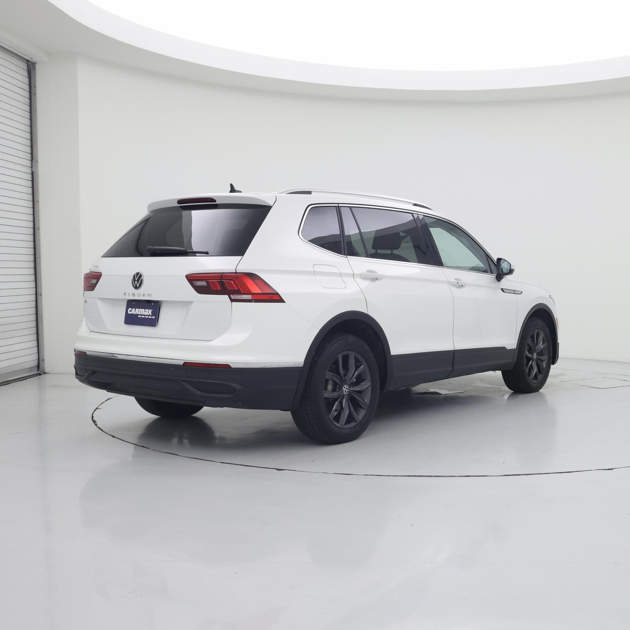 Thumbnail: 2023 Volkswagen Tiguan - 8