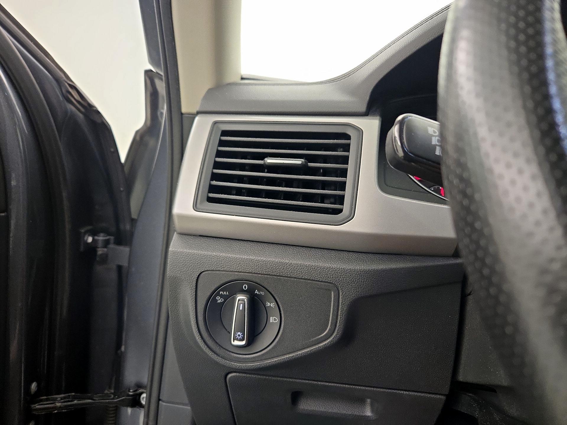 Thumbnail: 2021 Volkswagen Atlas - 13