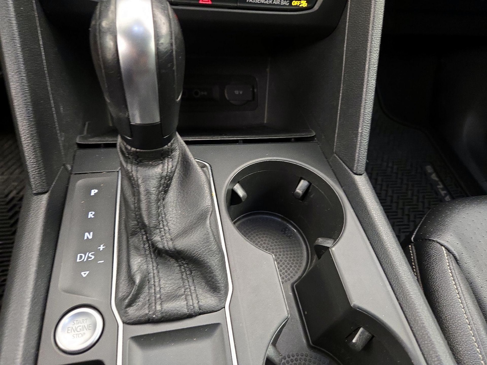2021 Volkswagen Atlas SE w/Tech R-Line - Photo 18