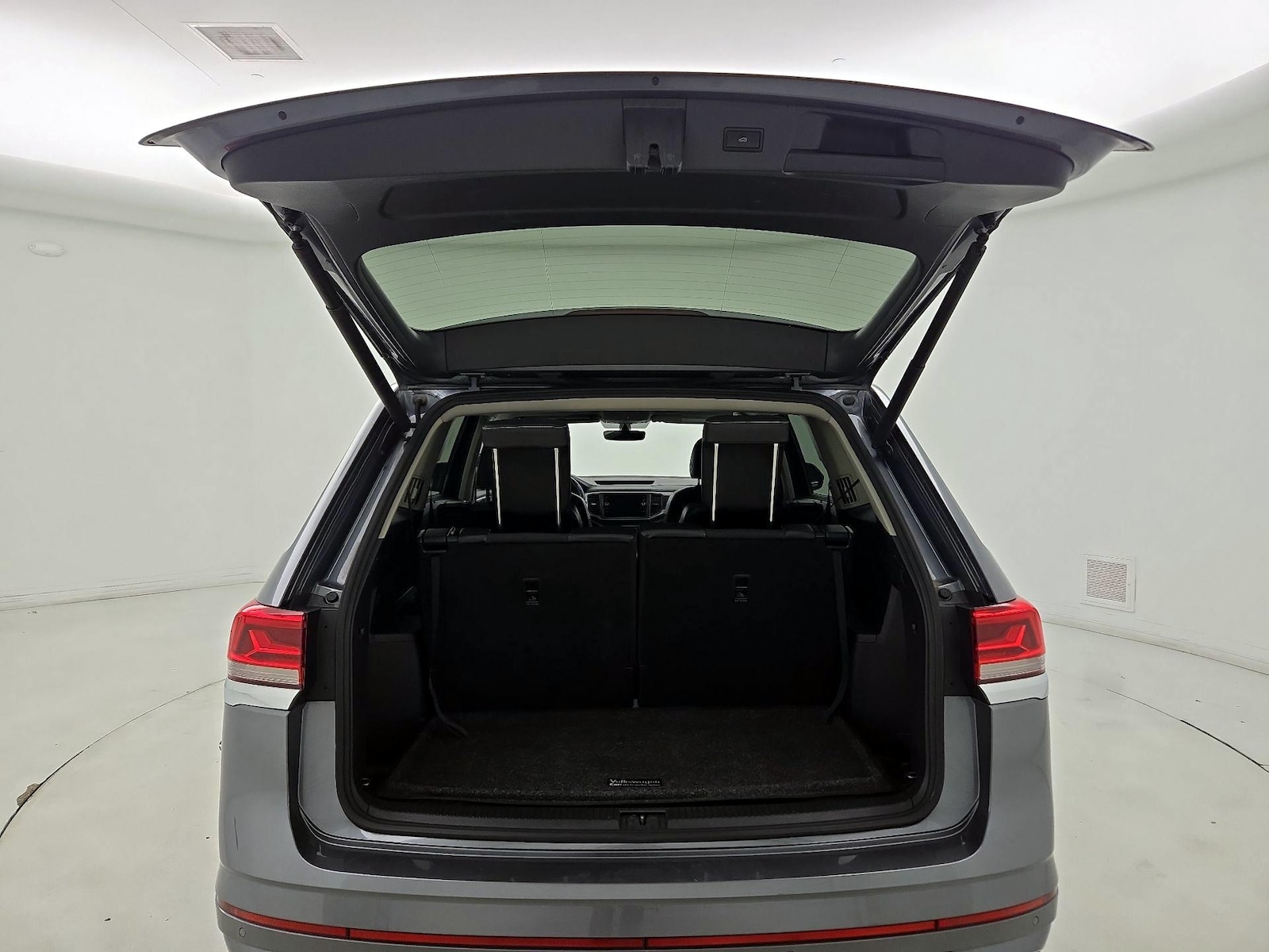 2021 Volkswagen Atlas SE w/Tech R-Line - Photo 22