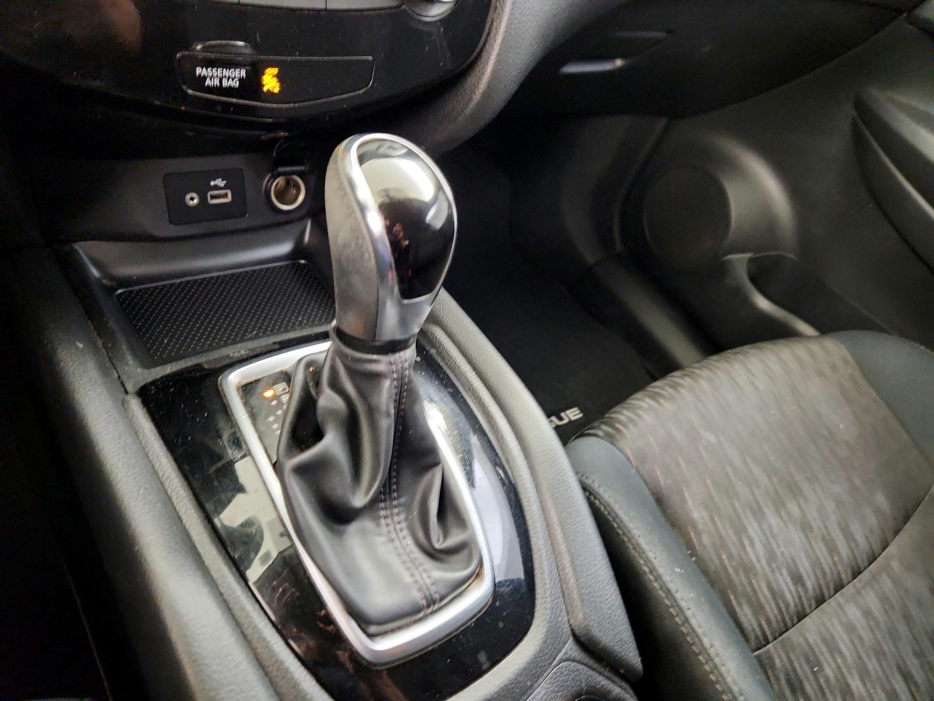 Thumbnail: 2018 Nissan Rogue - 17
