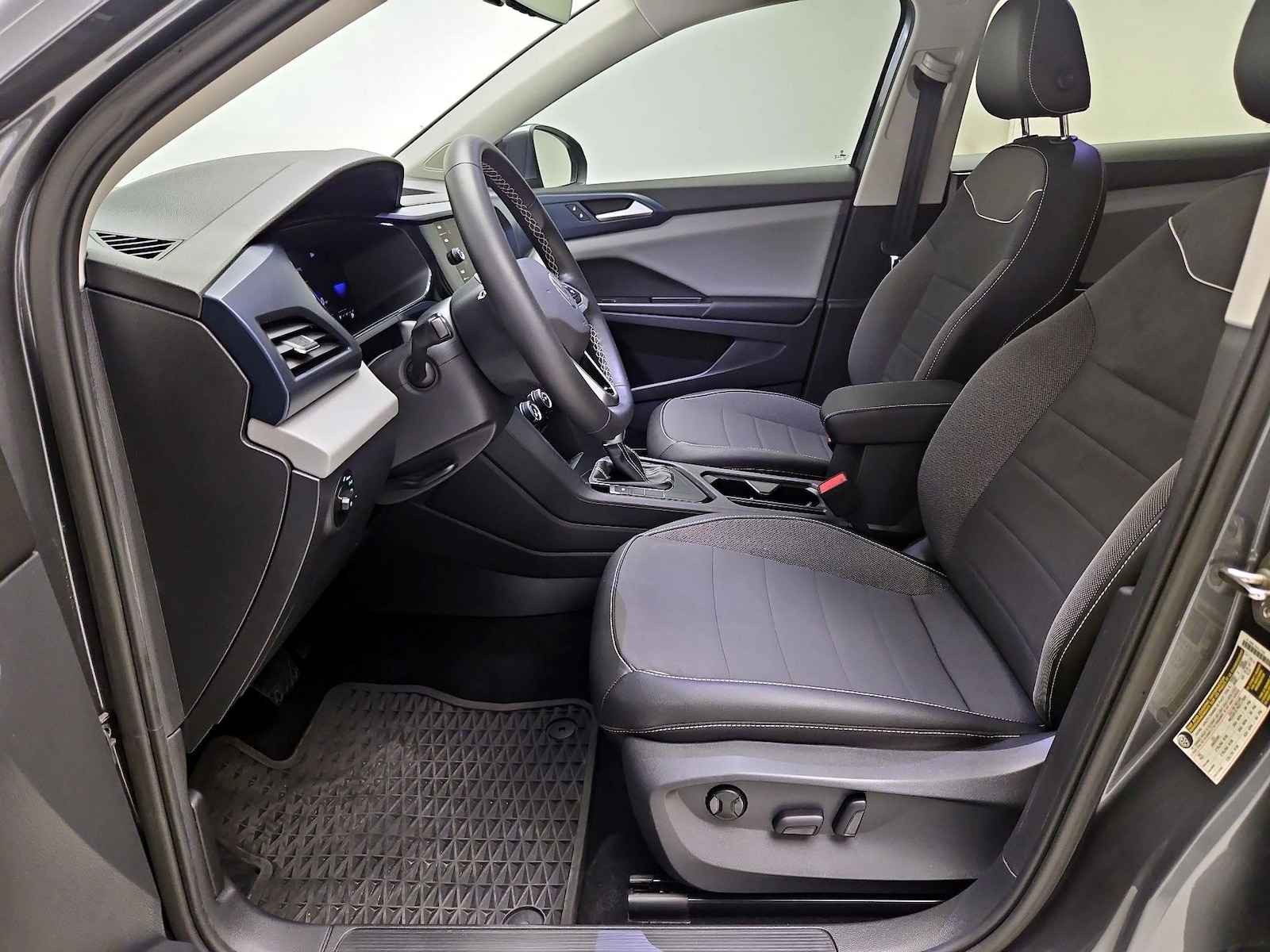 2023 Volkswagen Taos SE - Photo 12