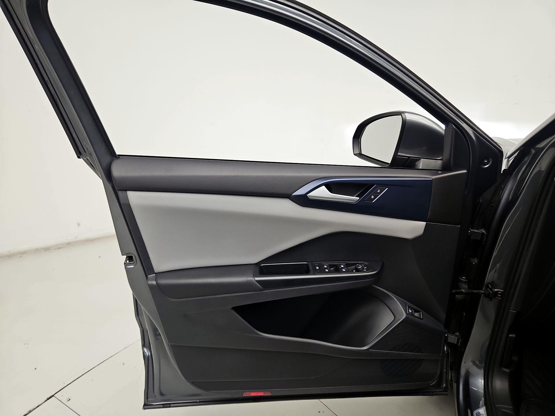 Thumbnail: 2023 Volkswagen Taos - 12
