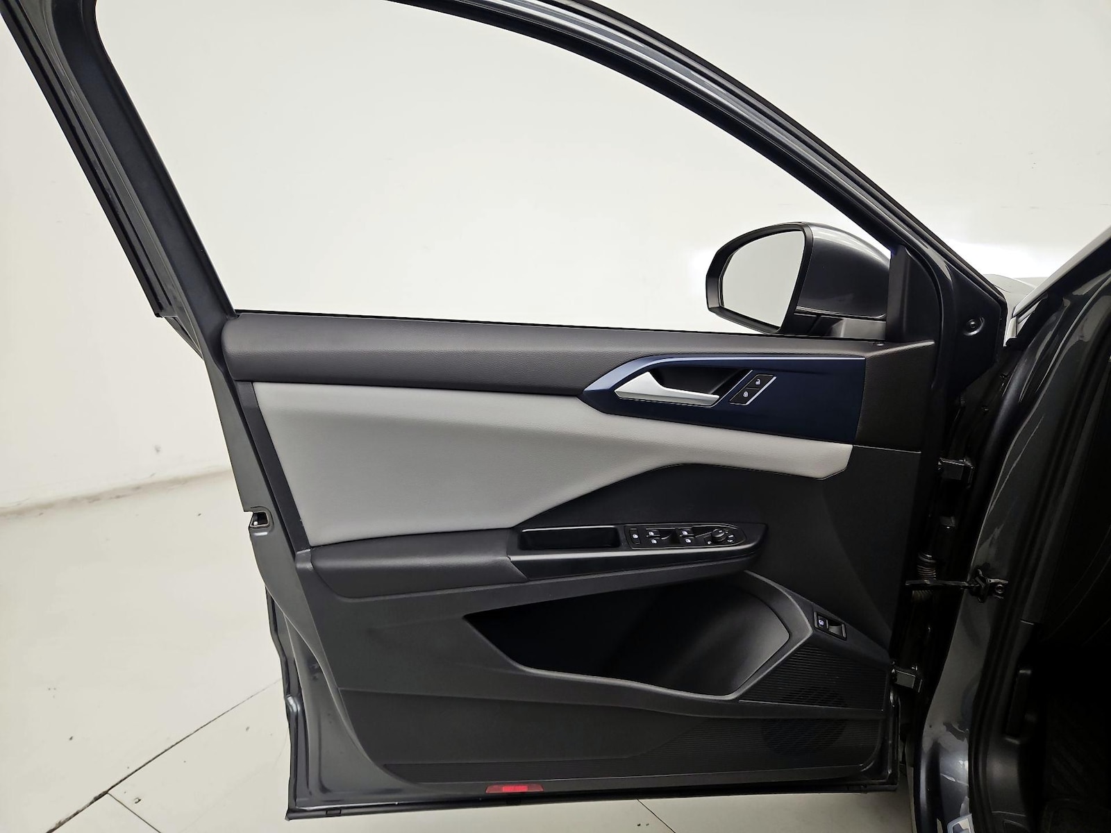 2023 Volkswagen Taos SE - Photo 13