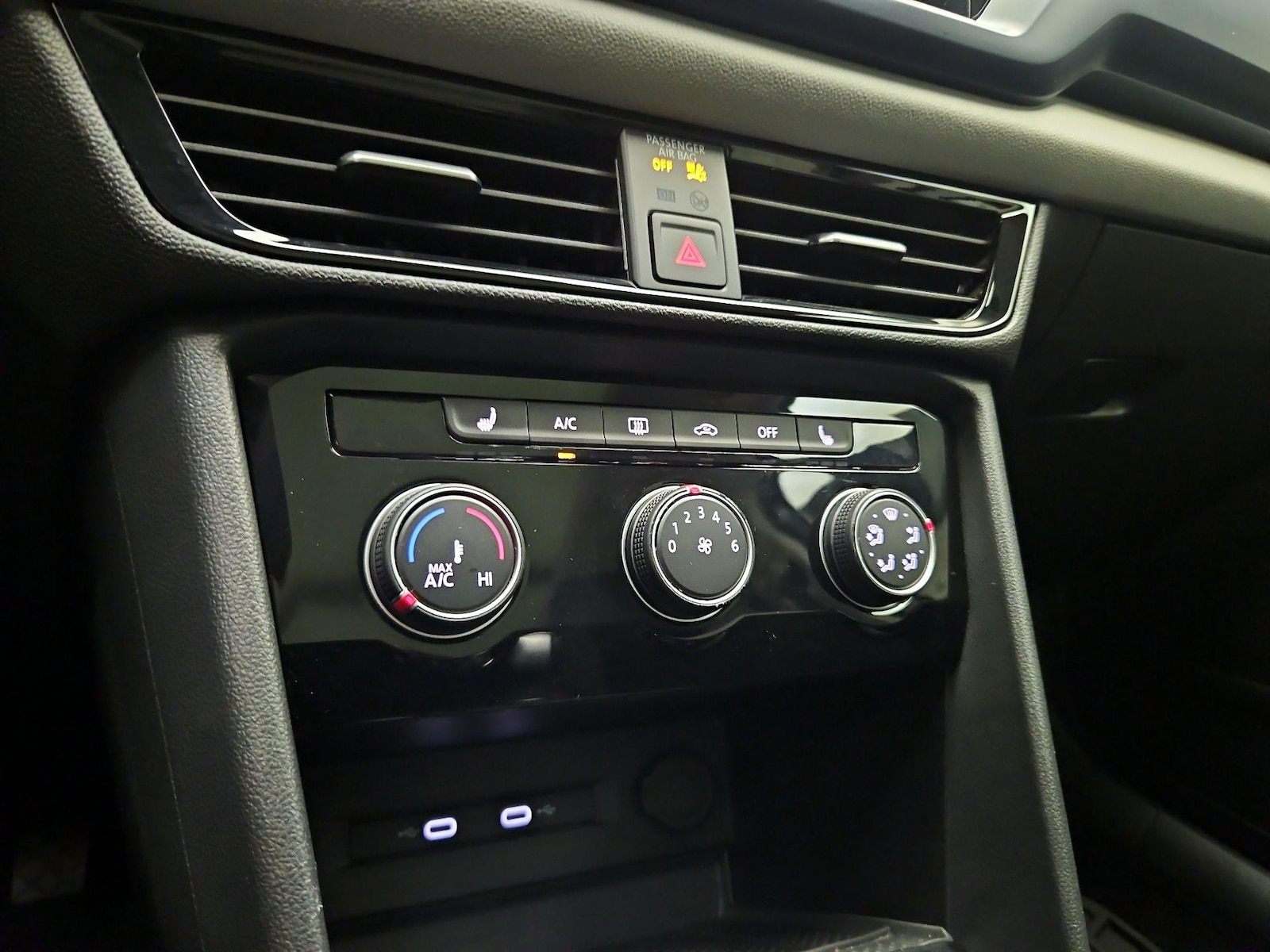 2023 Volkswagen Taos SE - Photo 16