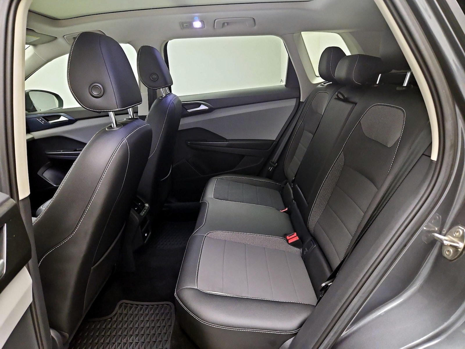 2023 Volkswagen Taos SE - Photo 18