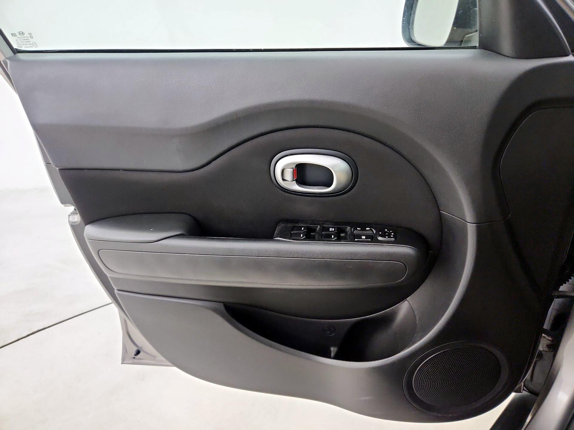 Thumbnail: 2015 Kia Soul - 12