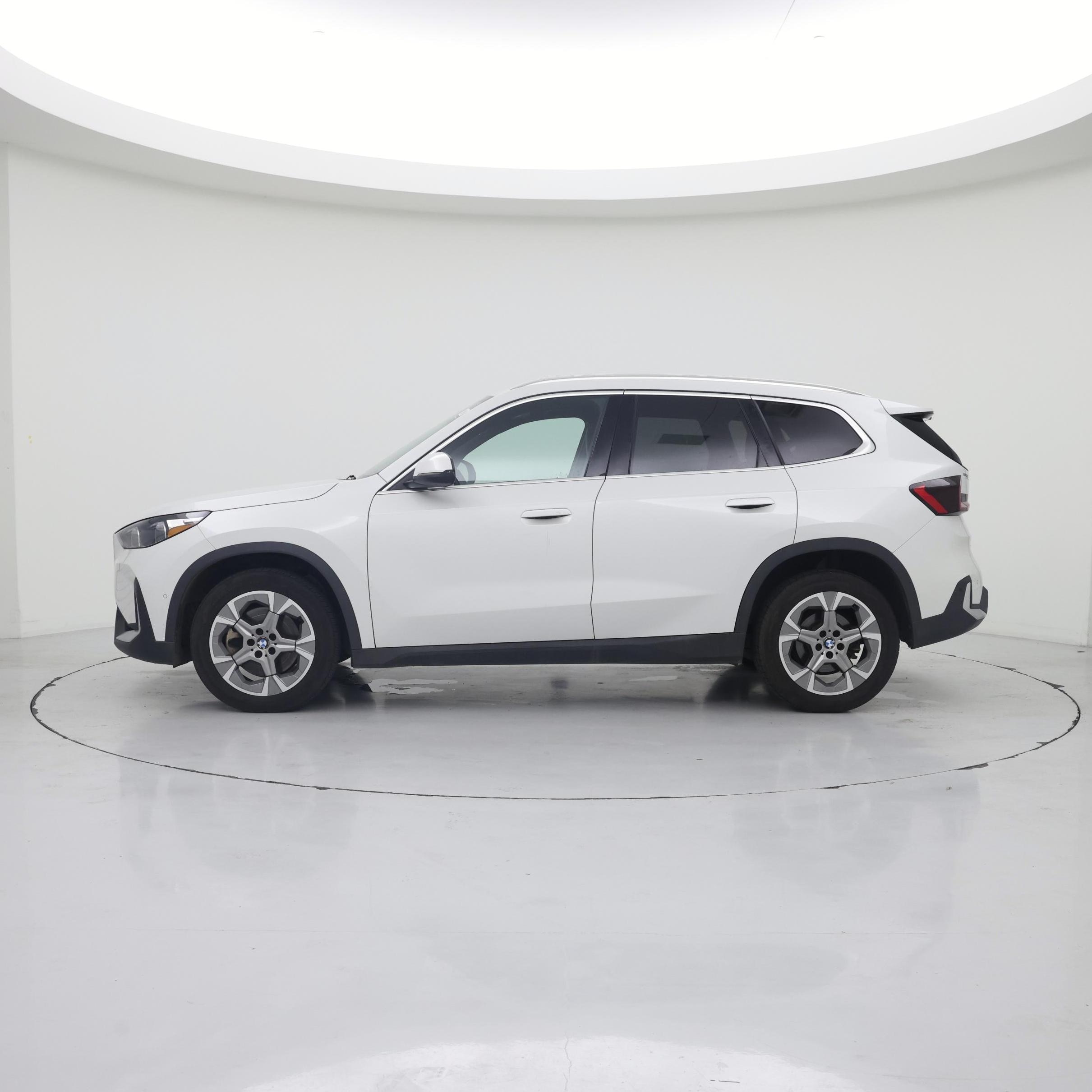 Thumbnail: 2023 BMW X1 - 3