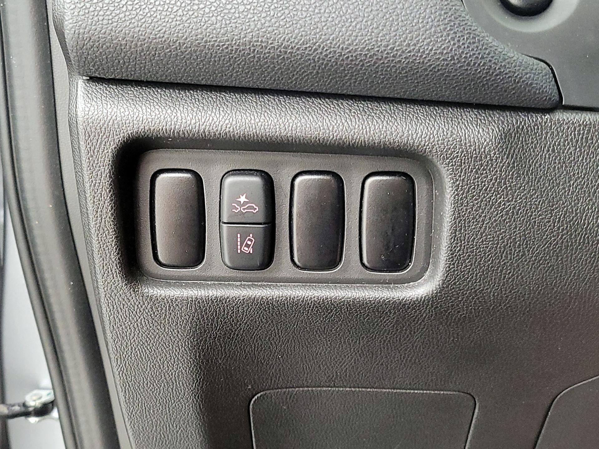 Thumbnail: 2024 Mitsubishi Outlander Sport - 13