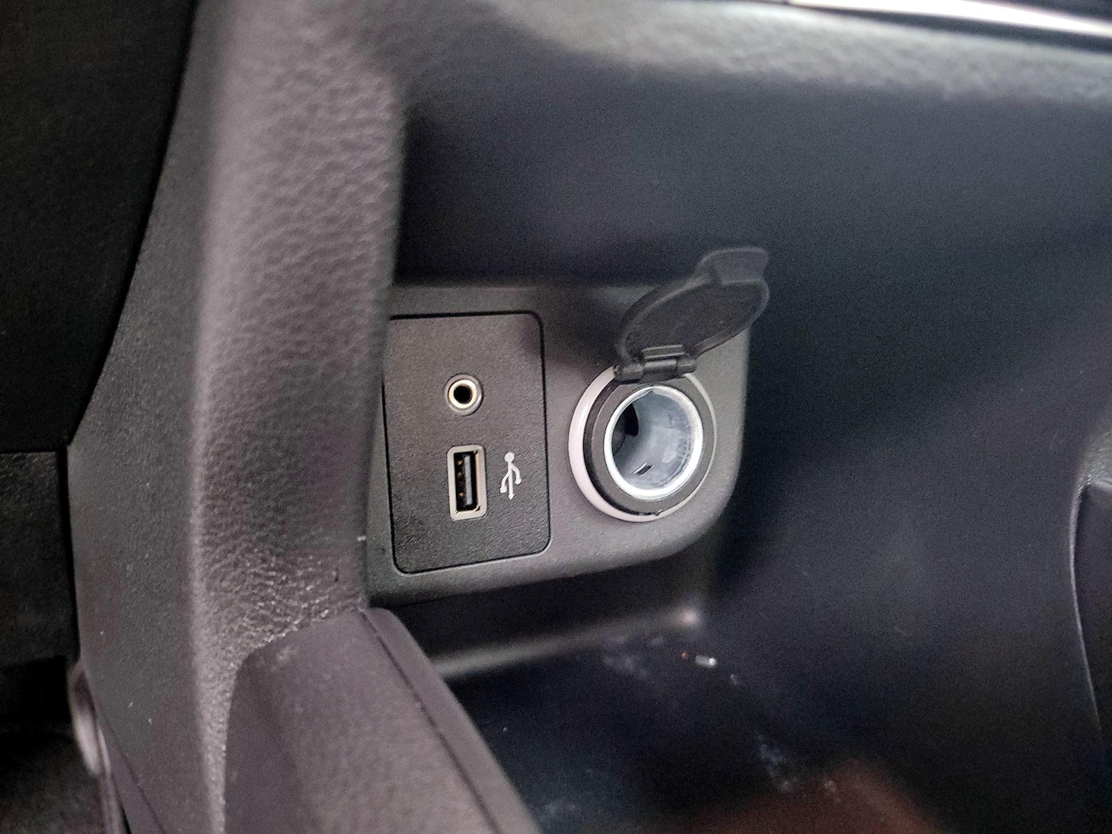 2025 Nissan KICKS PLAY Base - Photo 19