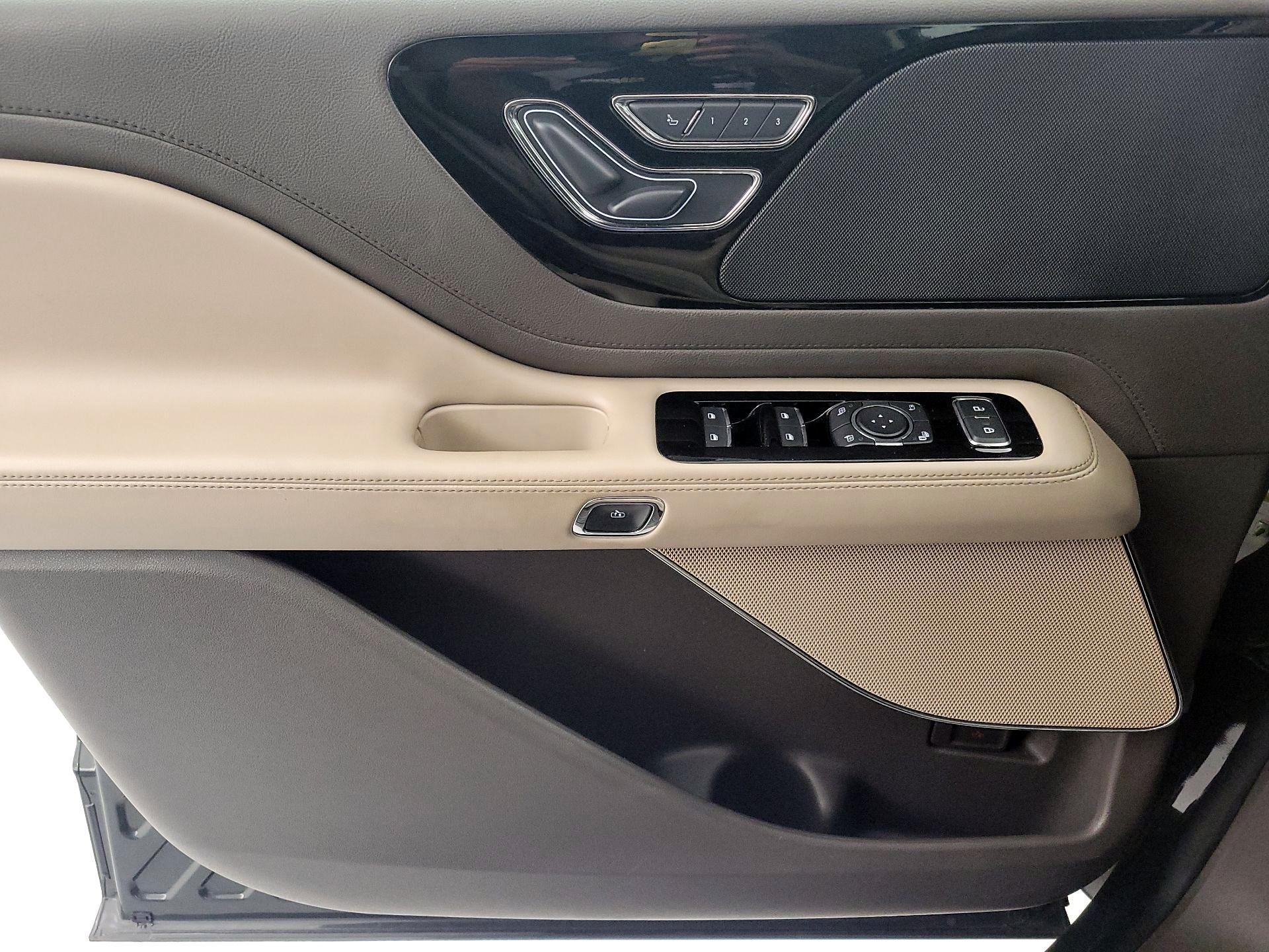 Thumbnail: 2022 Lincoln Aviator - 12