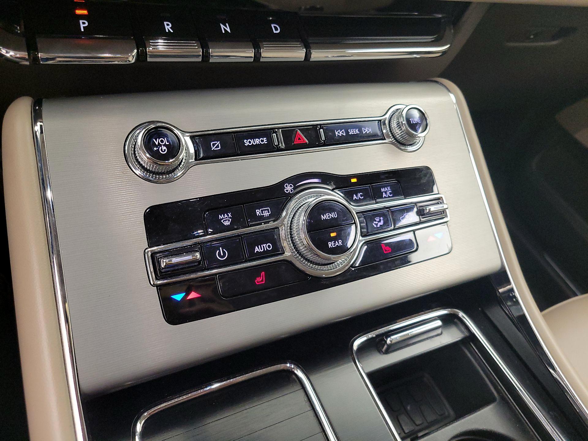 Thumbnail: 2022 Lincoln Aviator - 16
