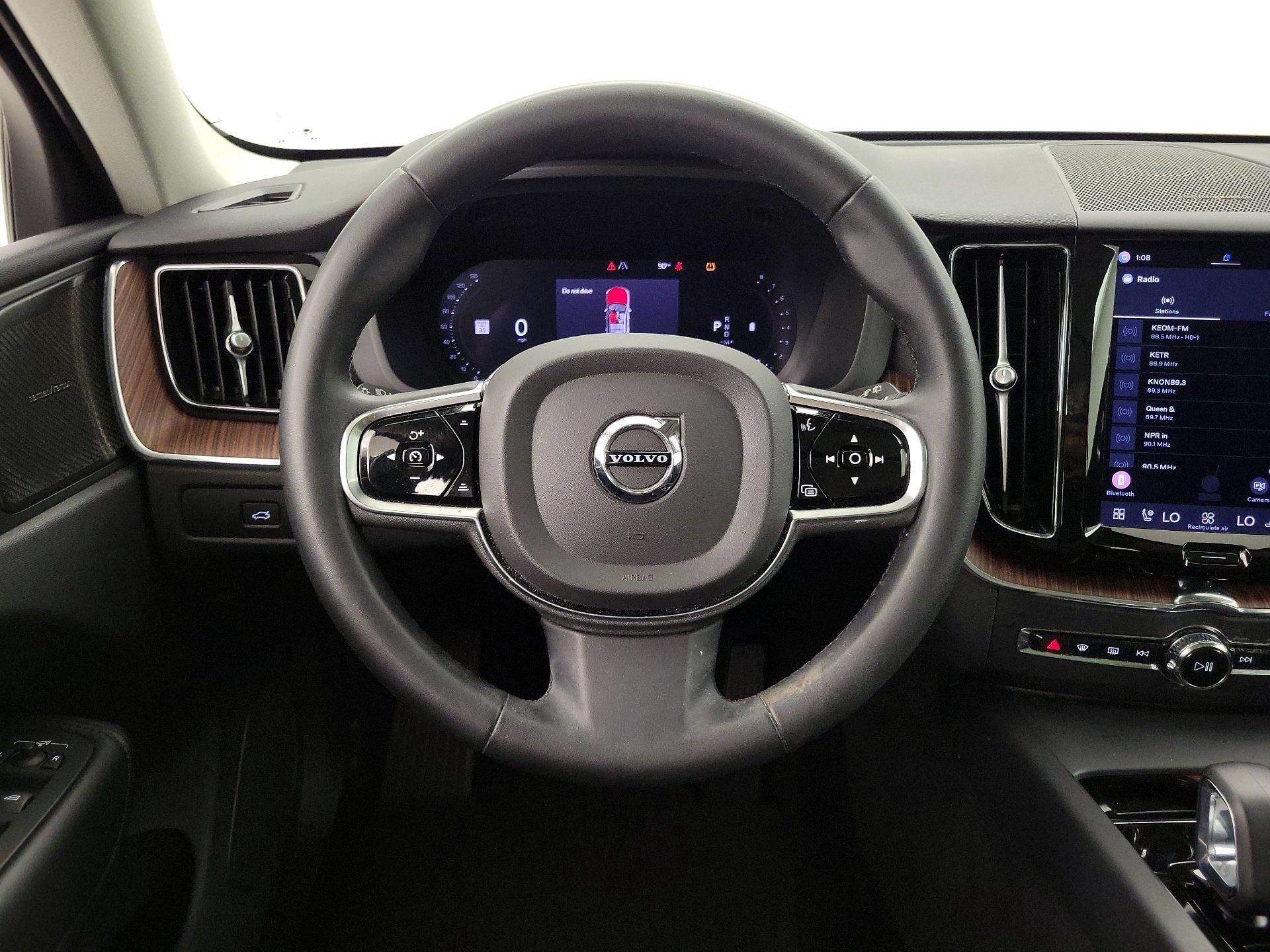 Thumbnail: 2023 Volvo XC60 - 10