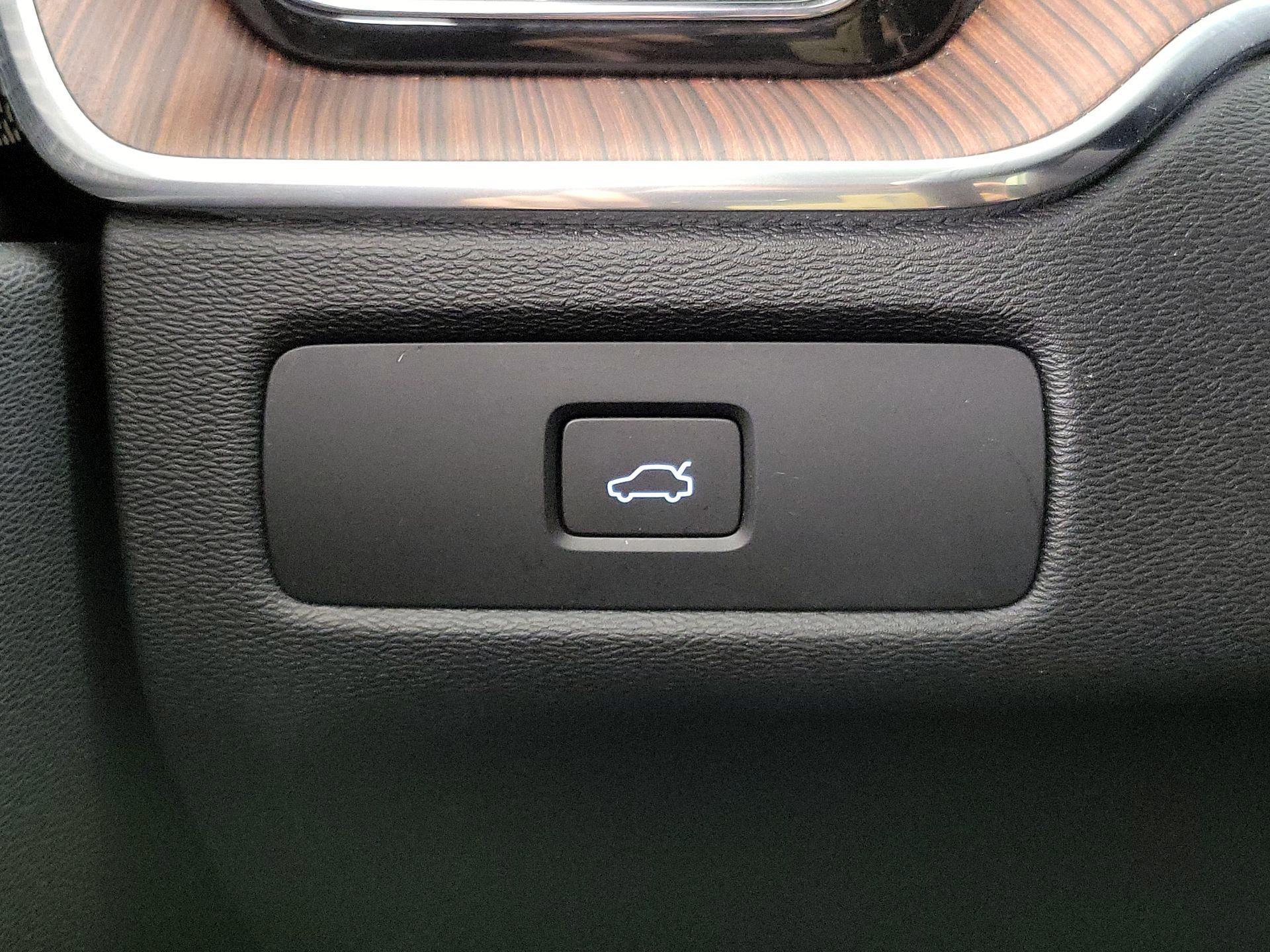 Thumbnail: 2023 Volvo XC60 - 13