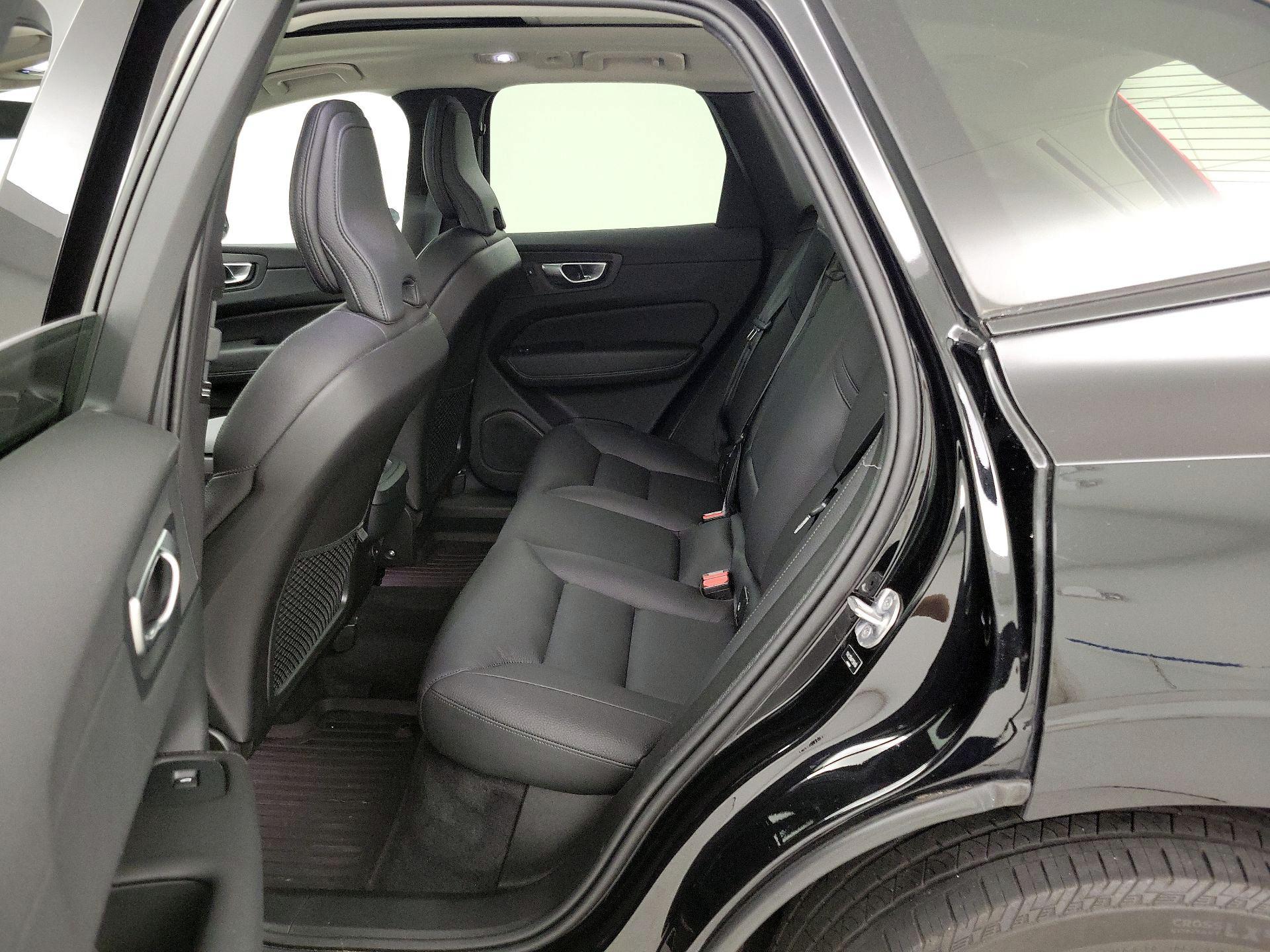 Thumbnail: 2023 Volvo XC60 - 20