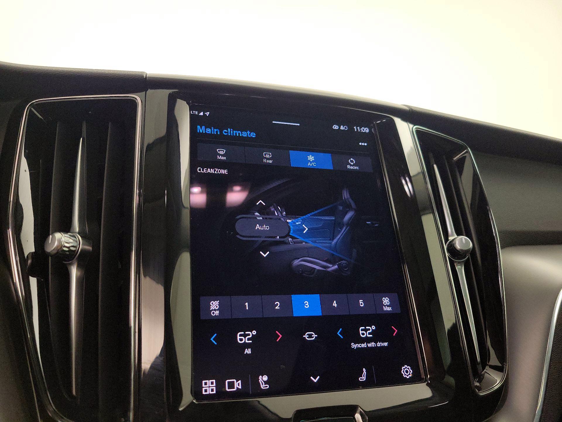 Thumbnail: 2024 Volvo XC60 - 17