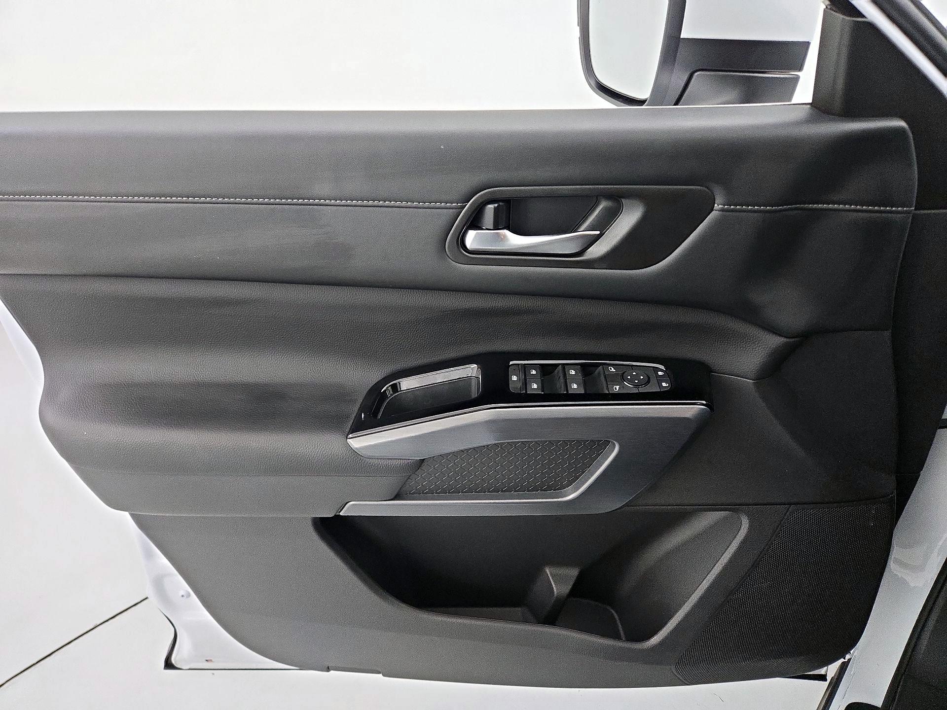Thumbnail: 2025 Nissan Pathfinder - 12