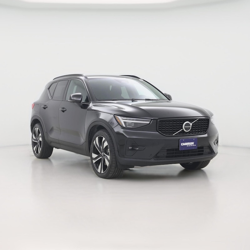 2023 Volvo XC40 B5 Ultimate Dark Theme