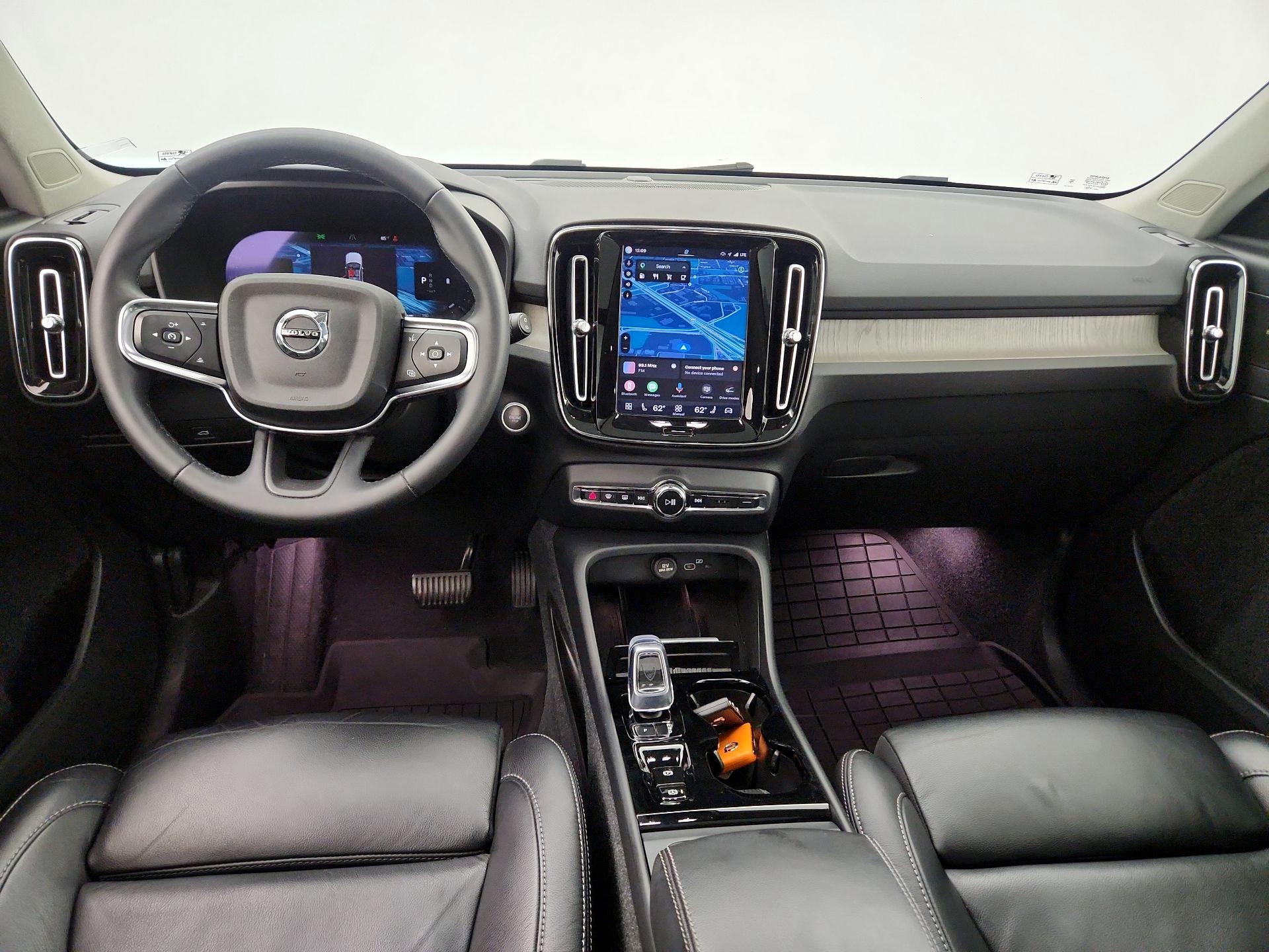 Thumbnail: 2023 Volvo XC40 - 9