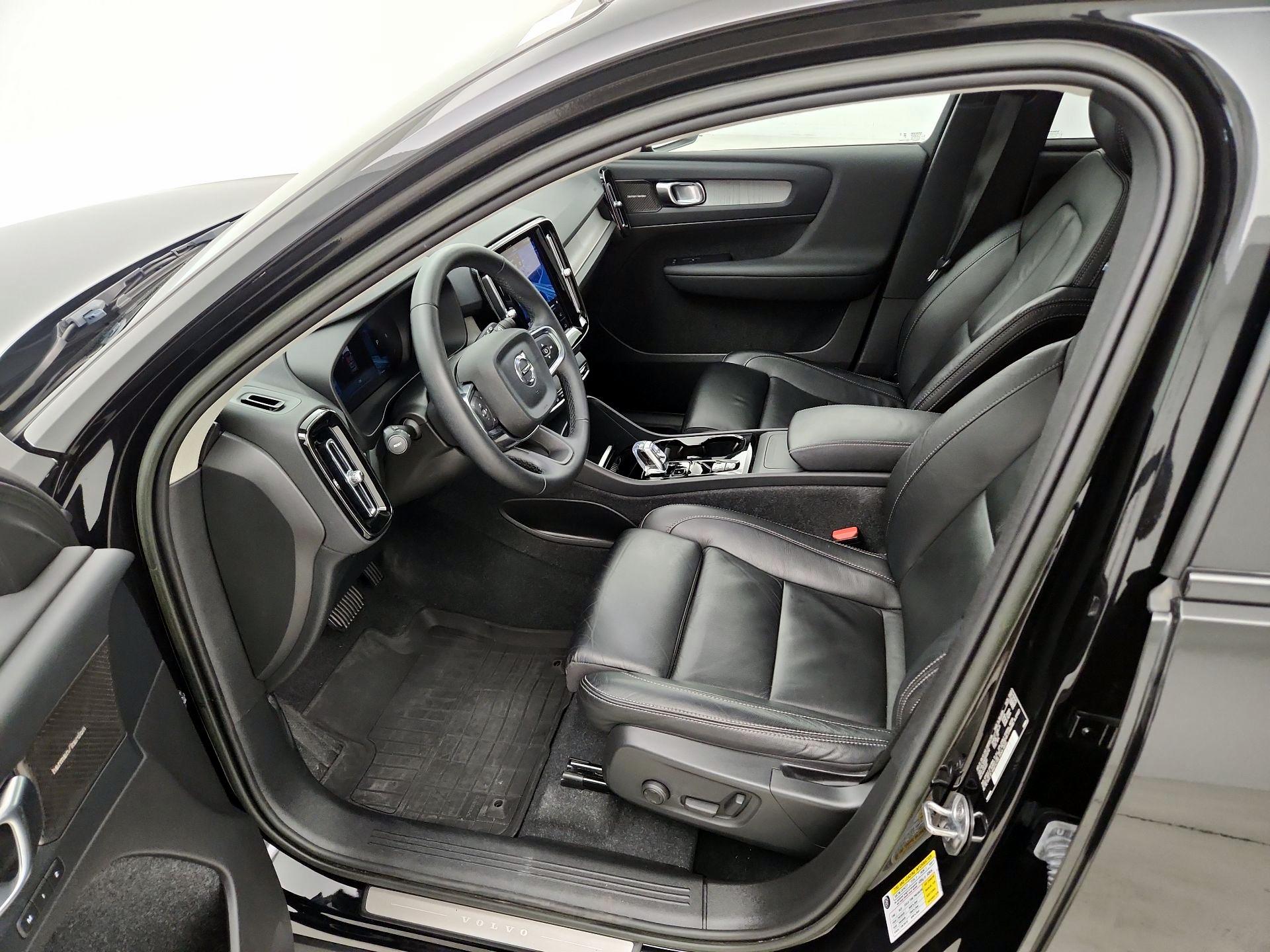 Thumbnail: 2023 Volvo XC40 - 11