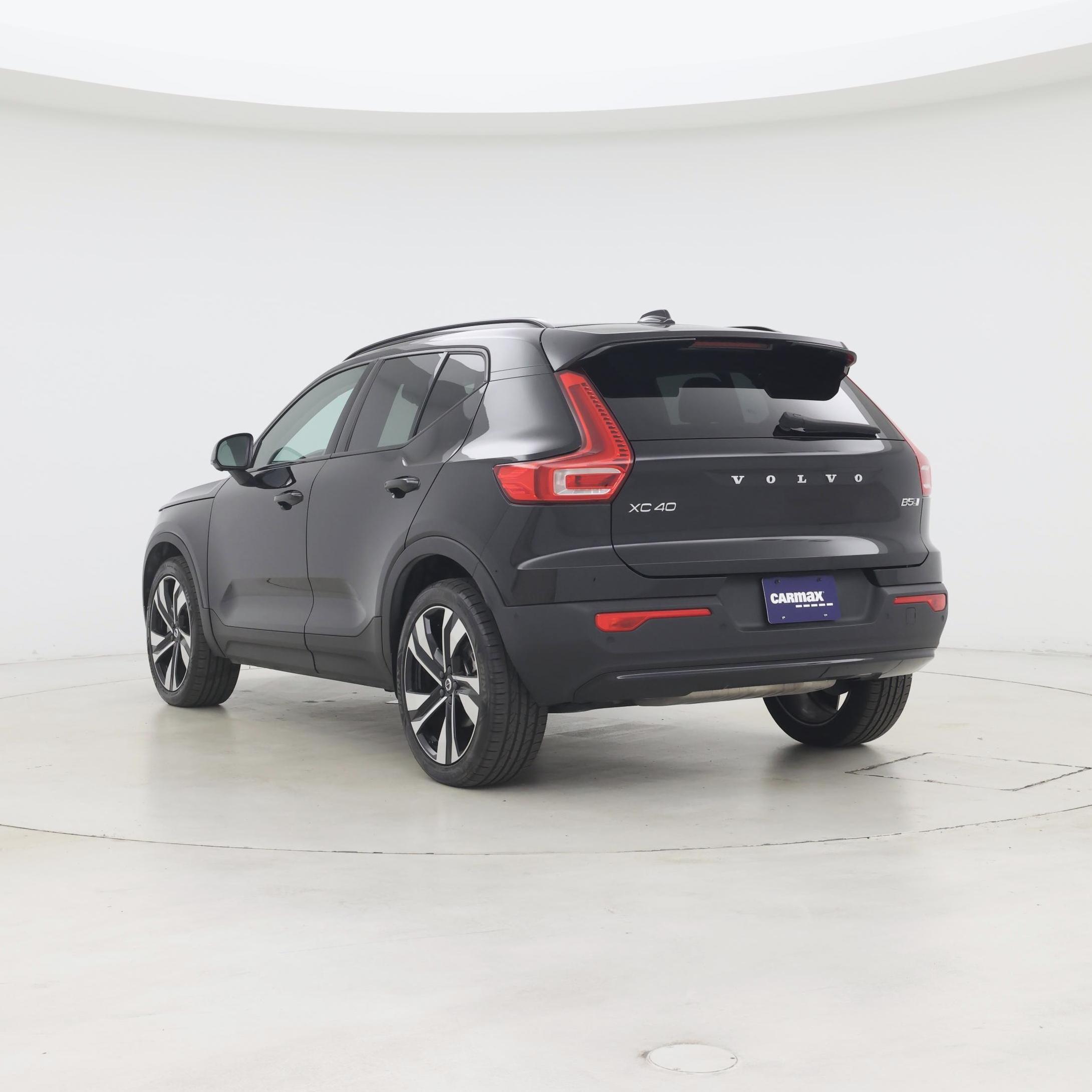 Thumbnail: 2023 Volvo XC40 - 2